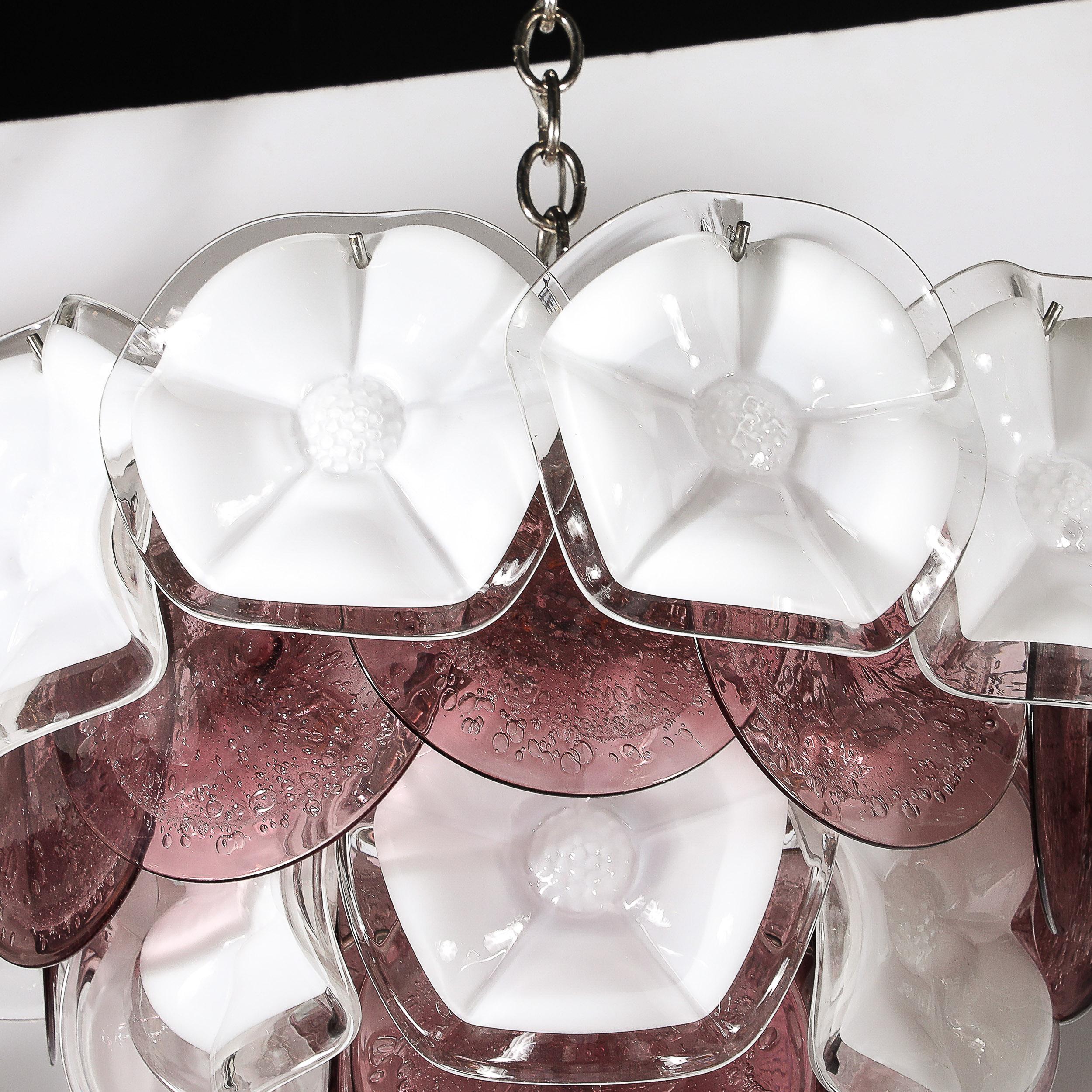 Italiano Lampadario floreale di metà secolo in vetro di Murano soffiato a mano, bianco e ametista fumé