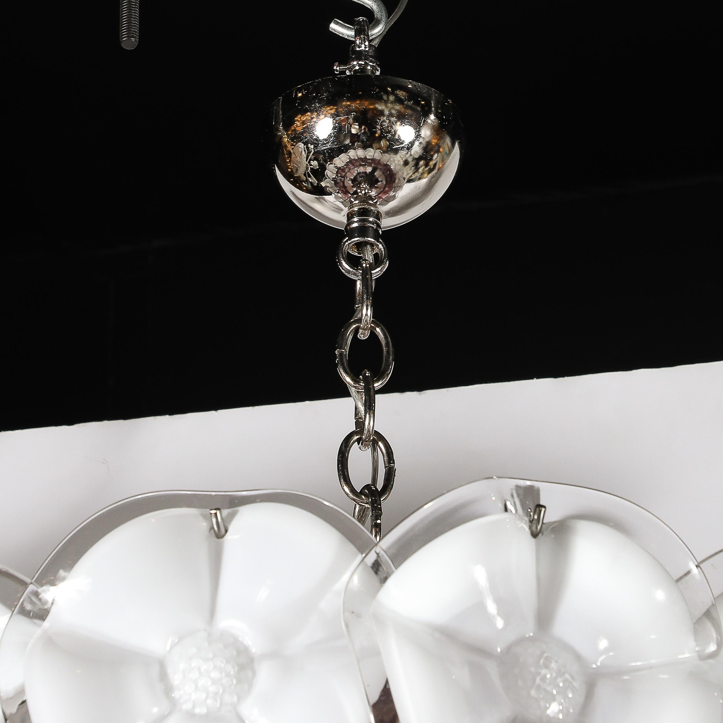 Fine XX secolo Lampadario floreale di metà secolo in vetro di Murano soffiato a mano, bianco e ametista fumé