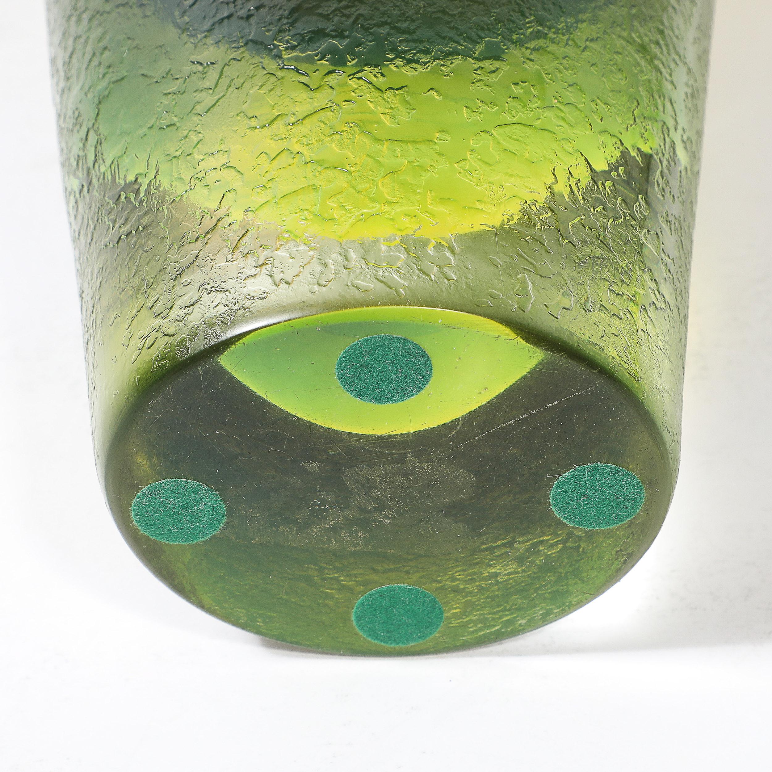 Mid-Century Hand-Blown Olive and Lime Green Murano Glass Vase W/ Mottled Texture en vente 6