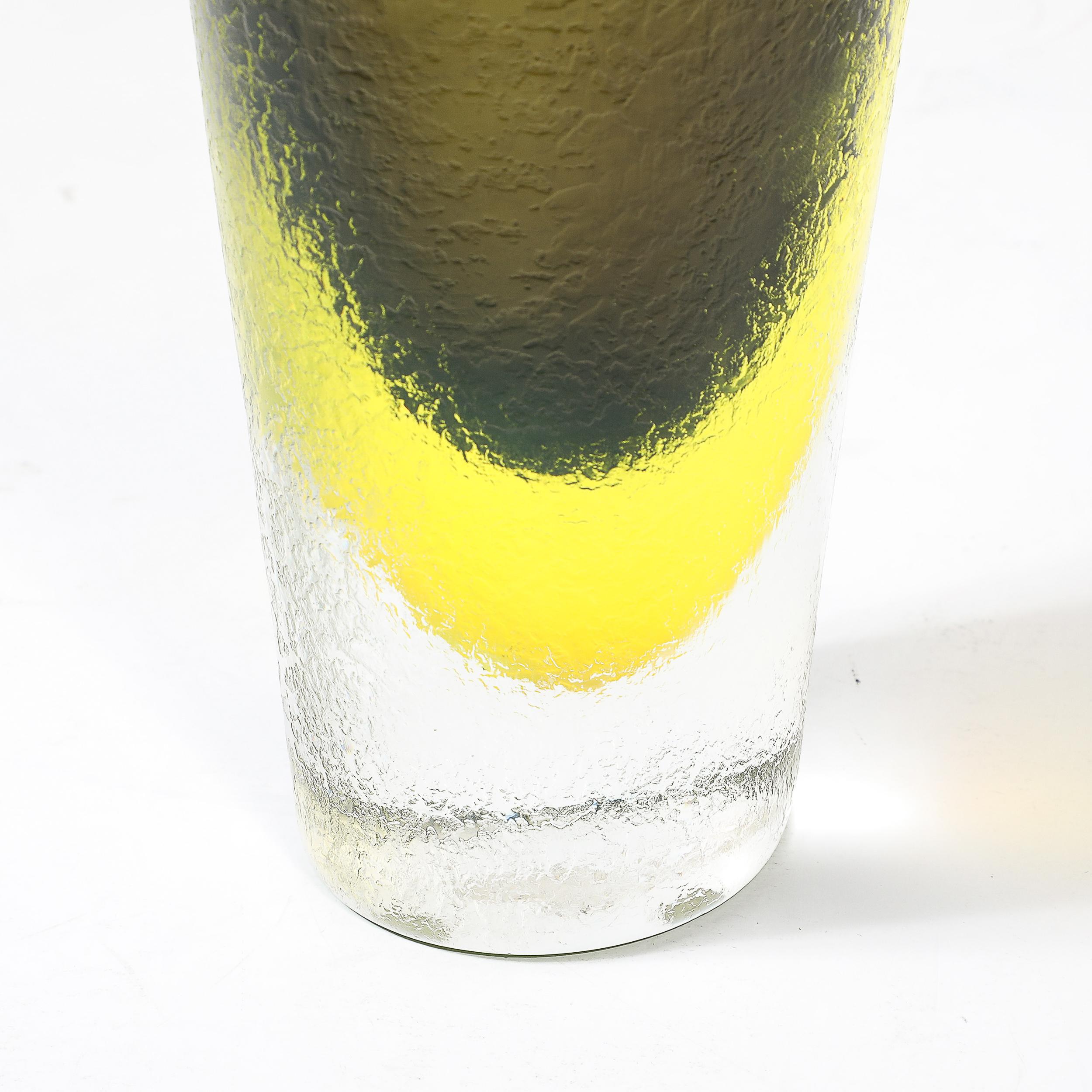 Mid-Century Hand-Blown Olive and Lime Green Murano Glass Vase W/ Mottled Texture en vente 2