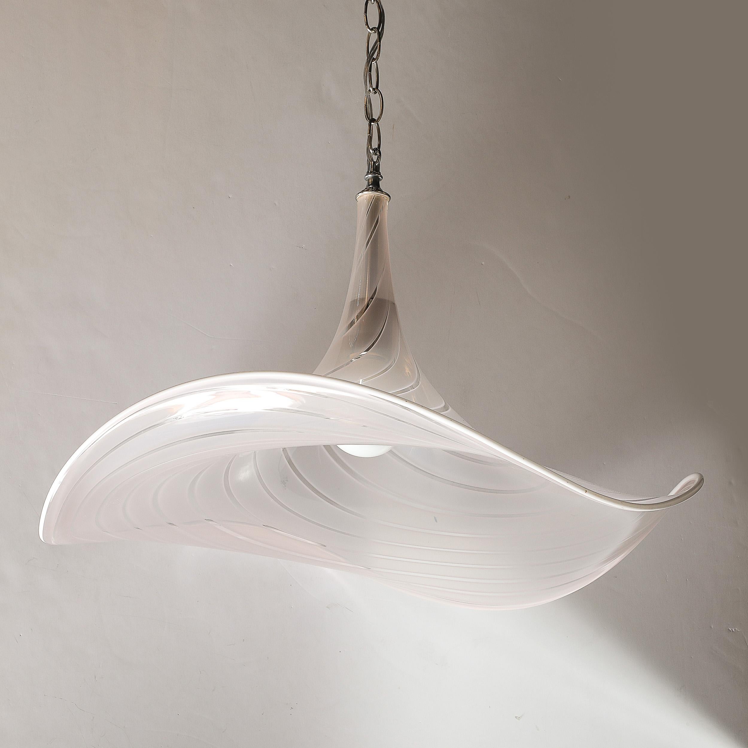 Lampadario a sospensione ondulato di metà secolo in vetro di Murano soffiato a mano e nichel in vendita 1