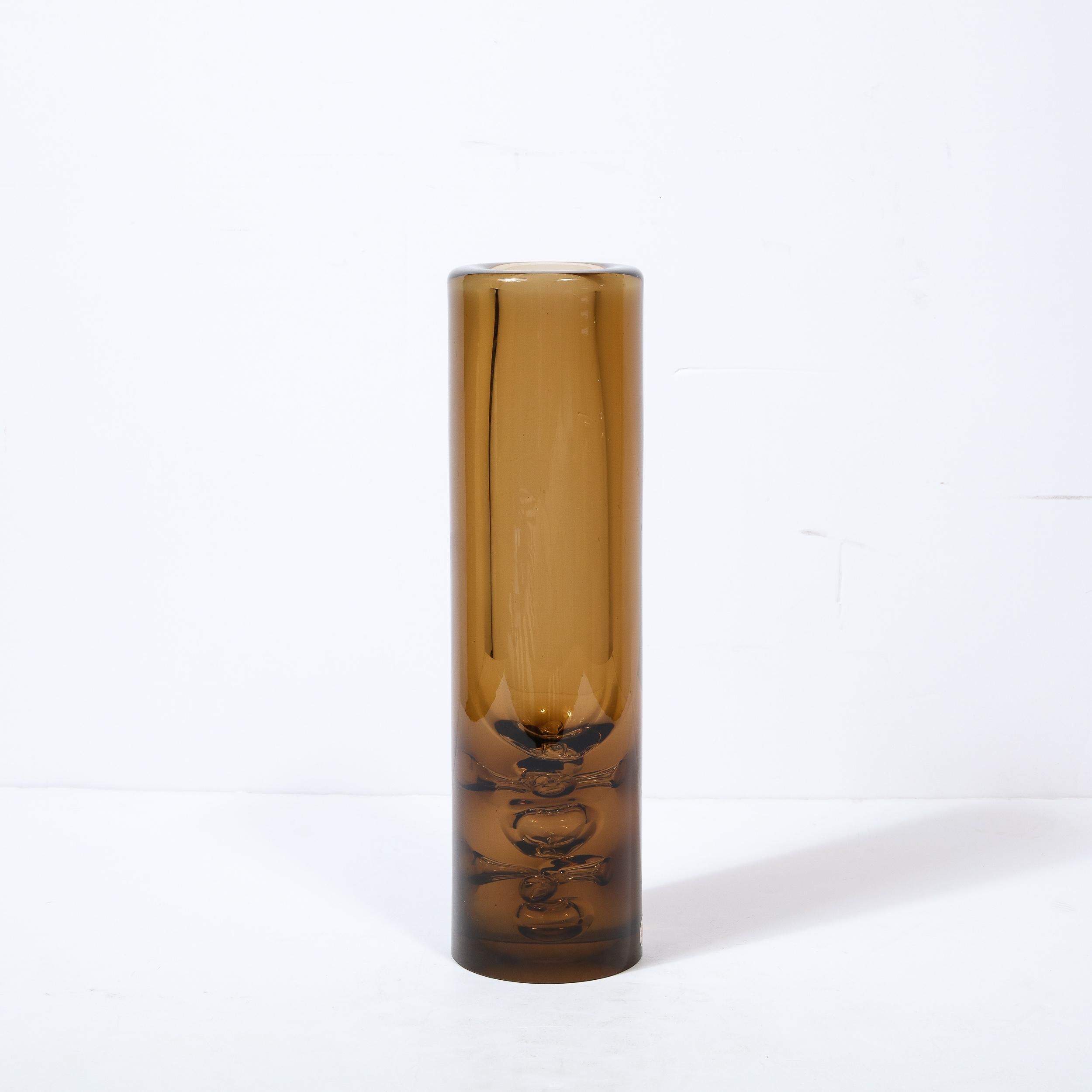 Milieu du XXe siècle Vase en verre ambré fumé soufflé à la main du milieu du siècle dernier avec détails en murine de Baranek en vente