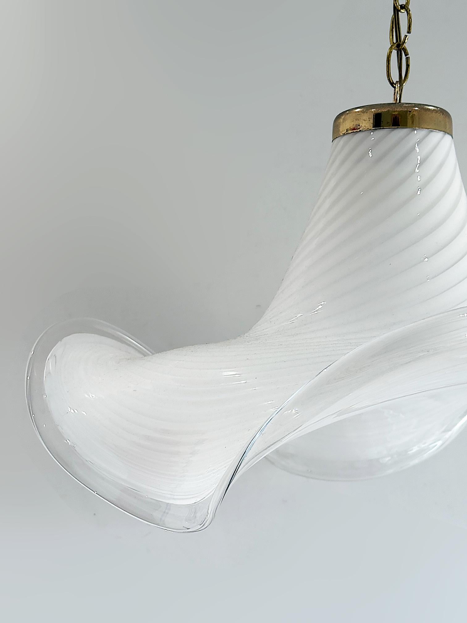 Mid-Century moderno Lampadario a sospensione in vetro di Murano soffiato a mano della metà del secolo scorso in vendita