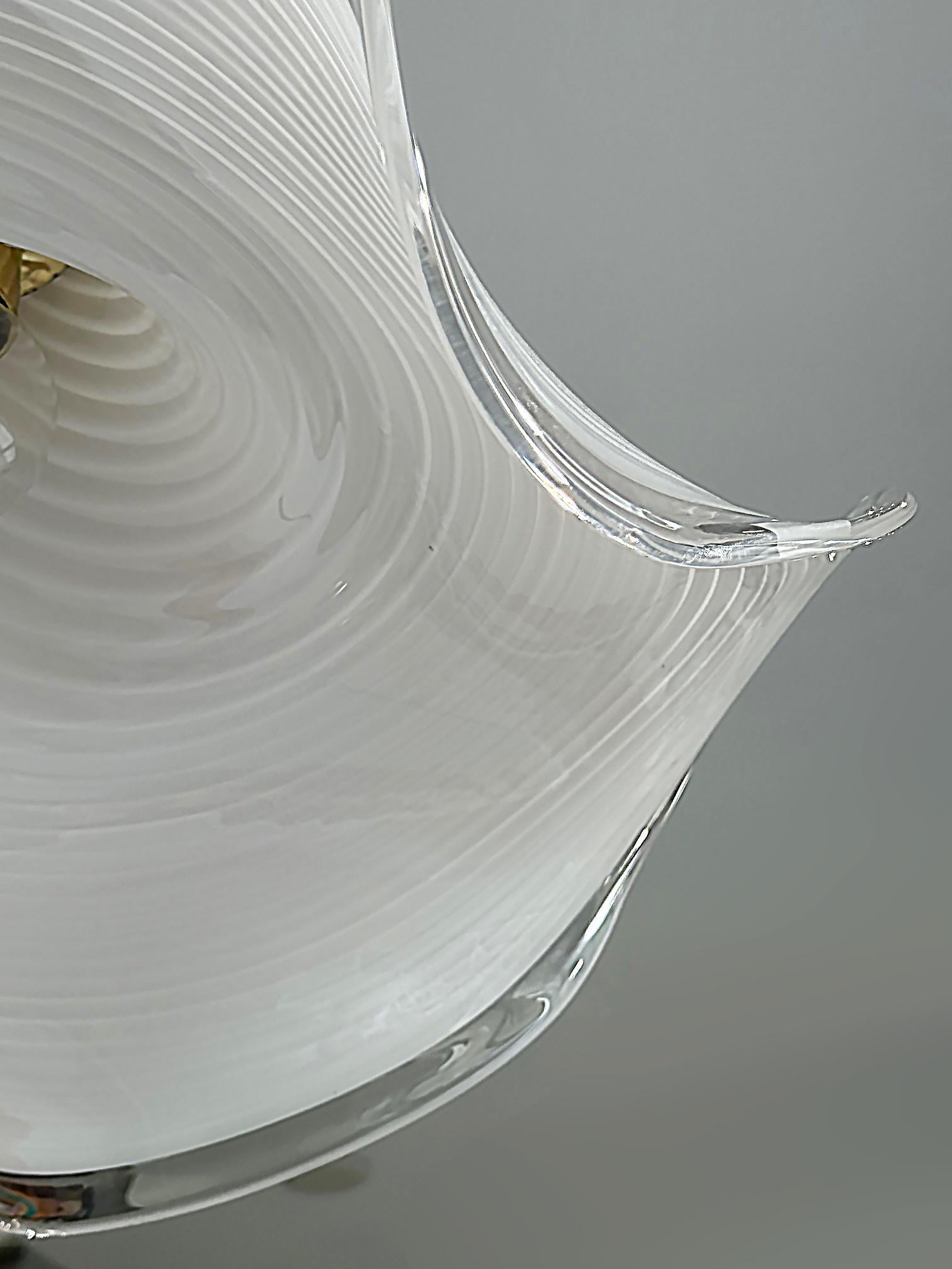 Lampadario a sospensione in vetro di Murano soffiato a mano della metà del secolo scorso In condizioni buone in vendita a Miami, FL