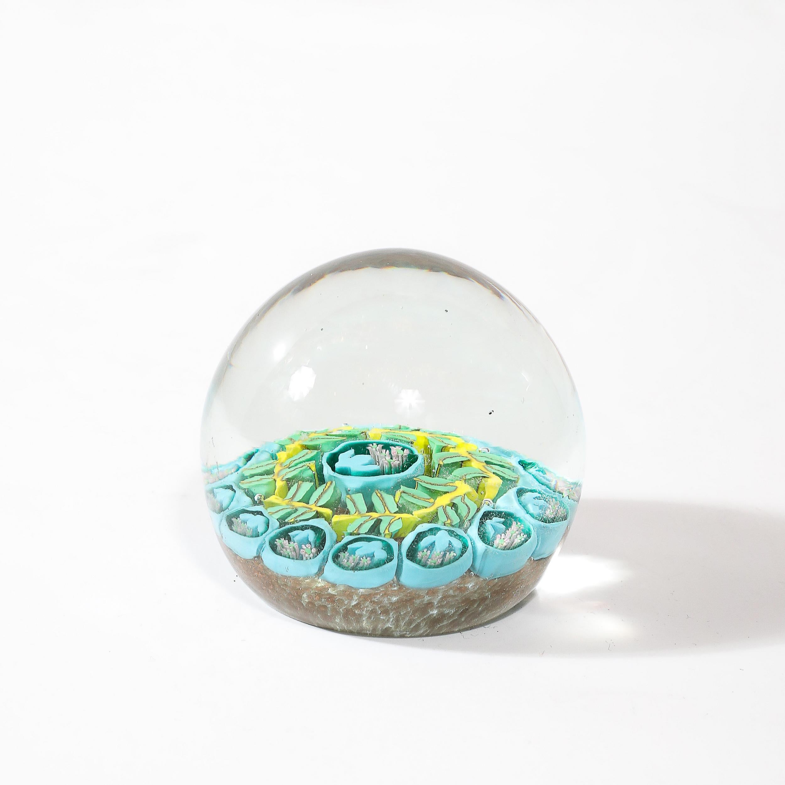 Metà XX secolo Fermacarte Millefiori in vetro di Murano giallo e turchese soffiato a mano di metà secolo in vendita
