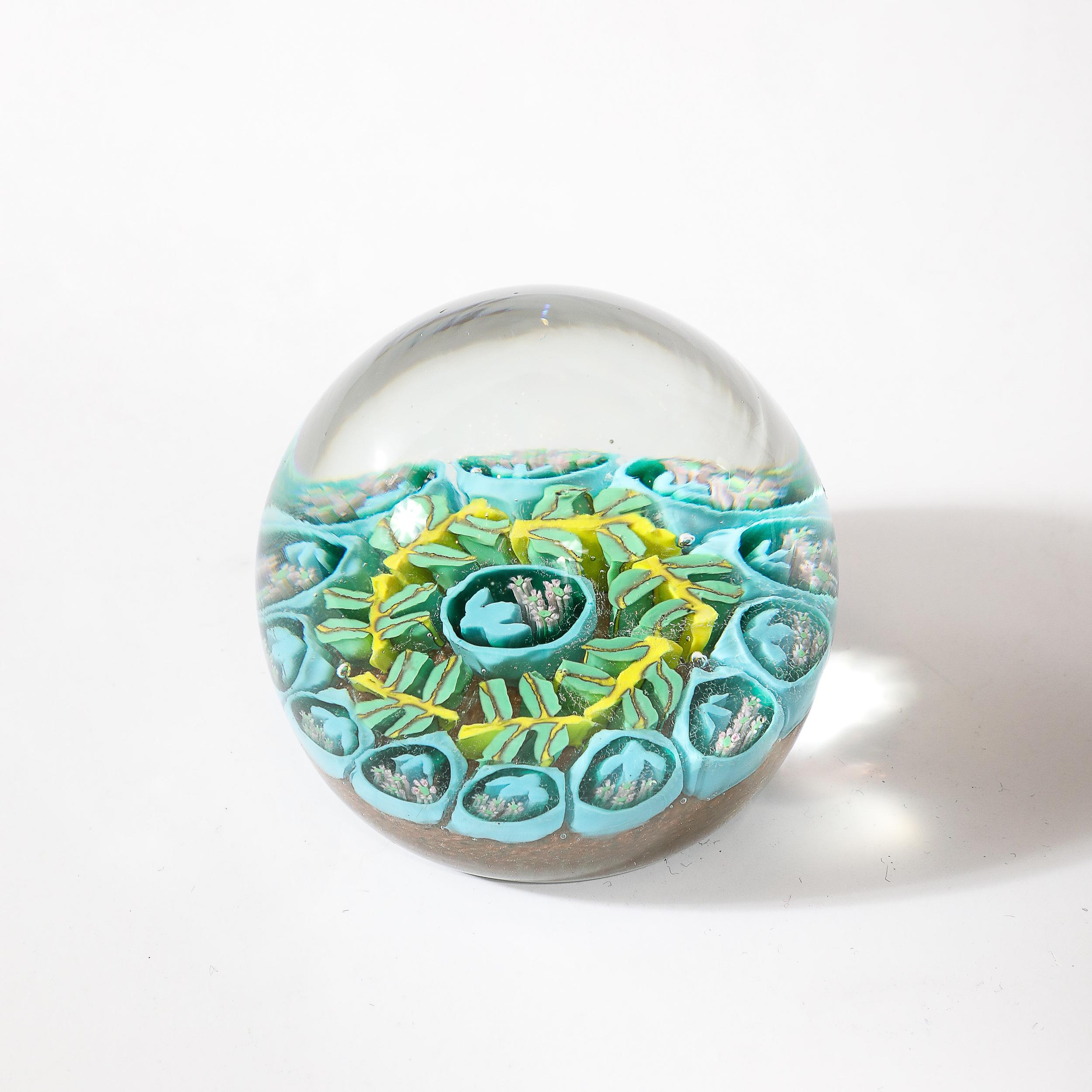 Vetro di Murano Fermacarte Millefiori in vetro di Murano giallo e turchese soffiato a mano di metà secolo in vendita