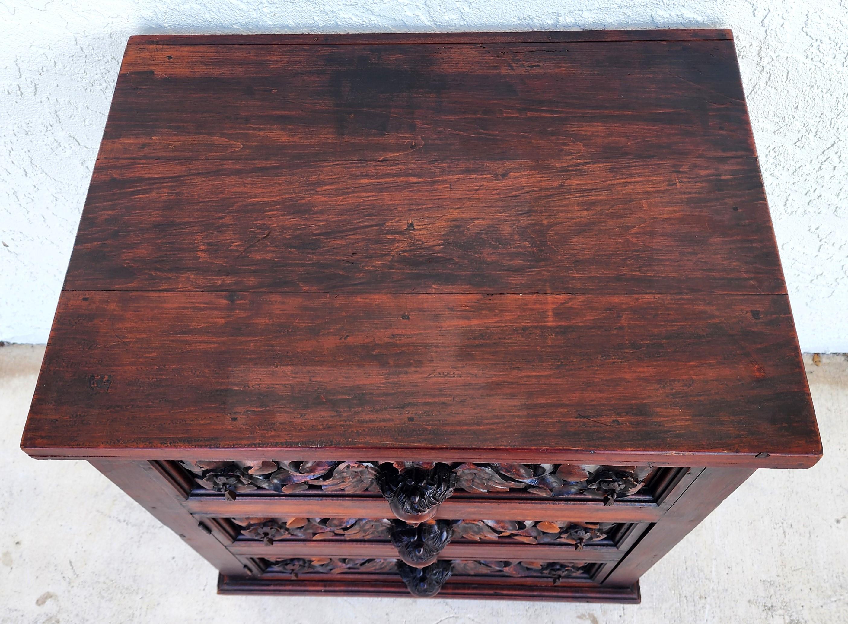 Mid Century Hand Carved Baroque Angels Nightstand Side Table For Sale 2