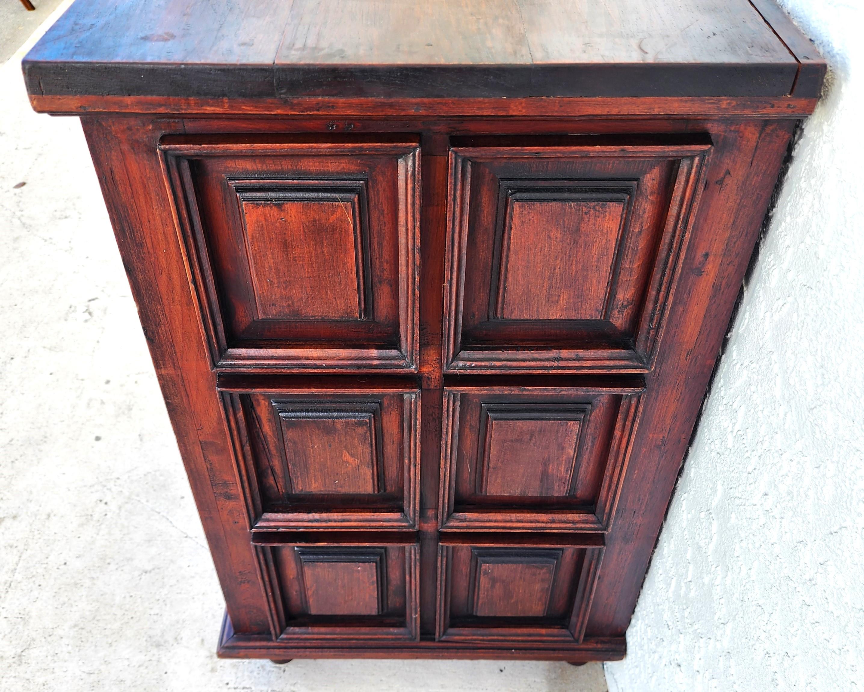 Mid Century Hand Carved Baroque Angels Nightstand Side Table For Sale 3