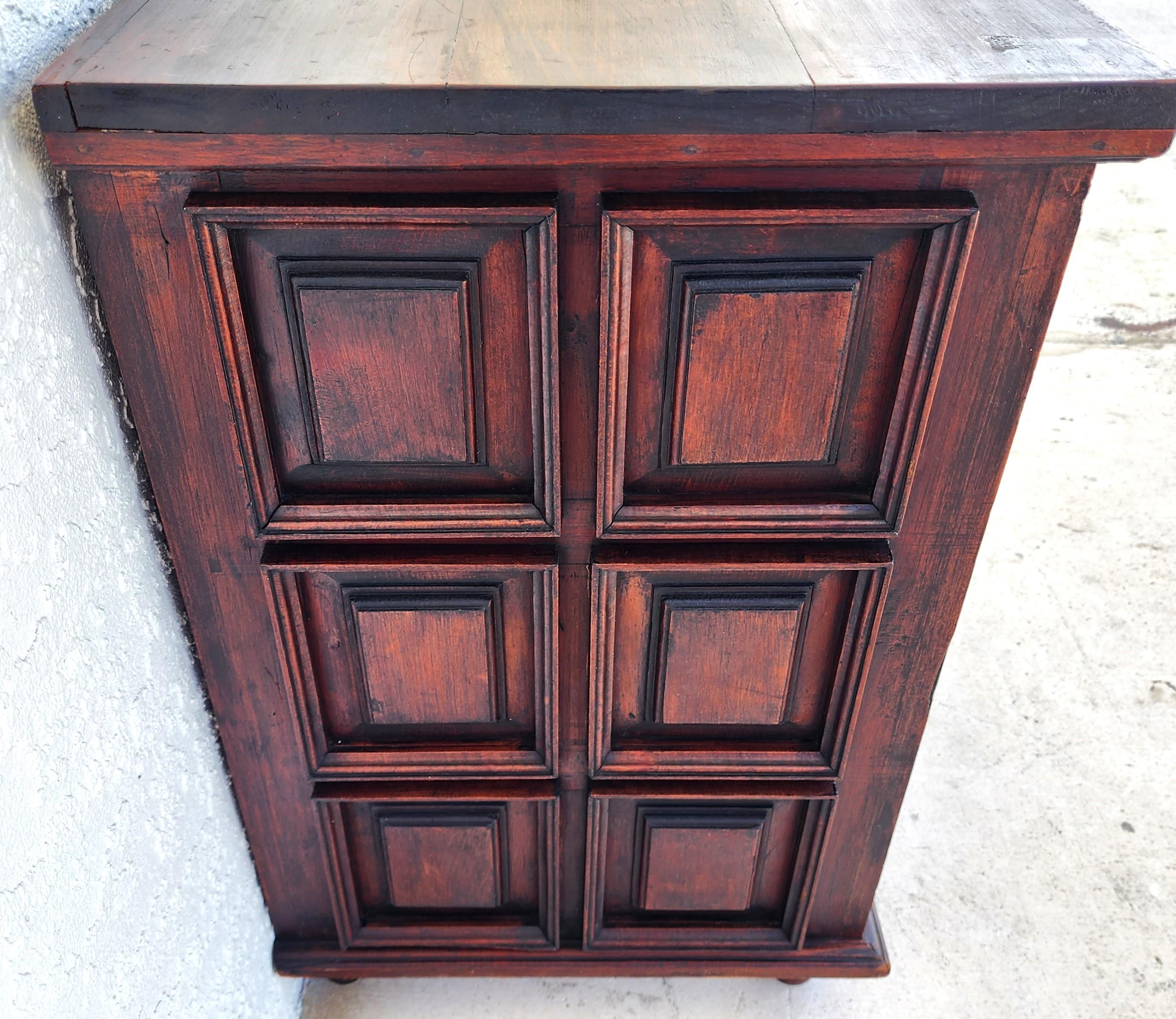 Mid Century Hand Carved Baroque Angels Nightstand Side Table For Sale 4