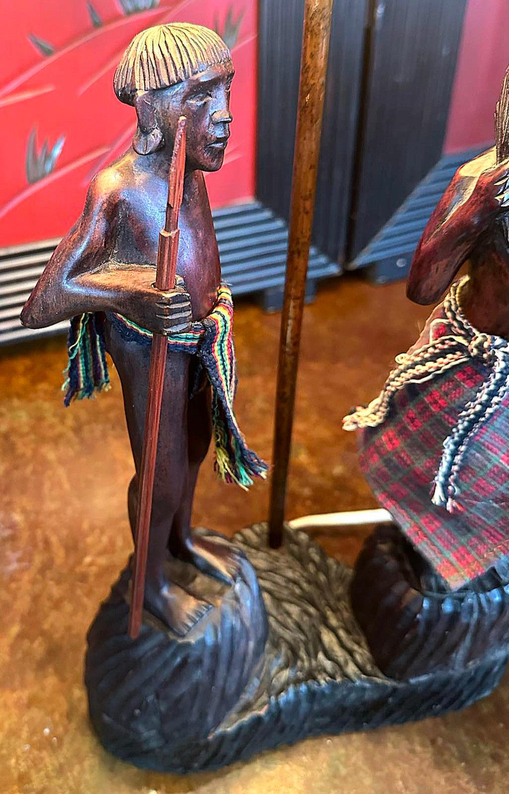 Lampe de couple figurative Masai du milieu du siècle, sculptée à la main en vente 3