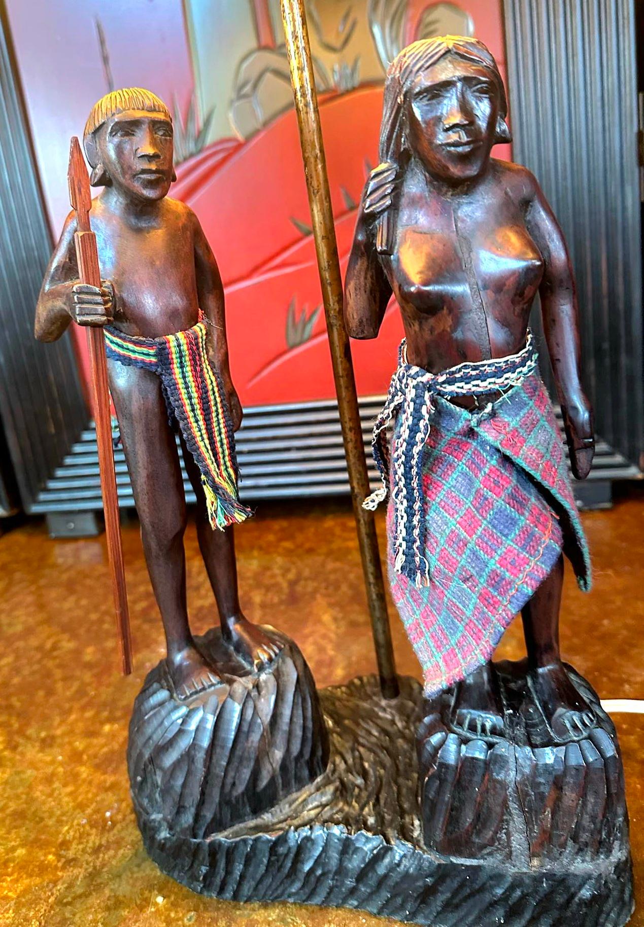 Lampe de couple figurative Masai du milieu du siècle, sculptée à la main en vente 4