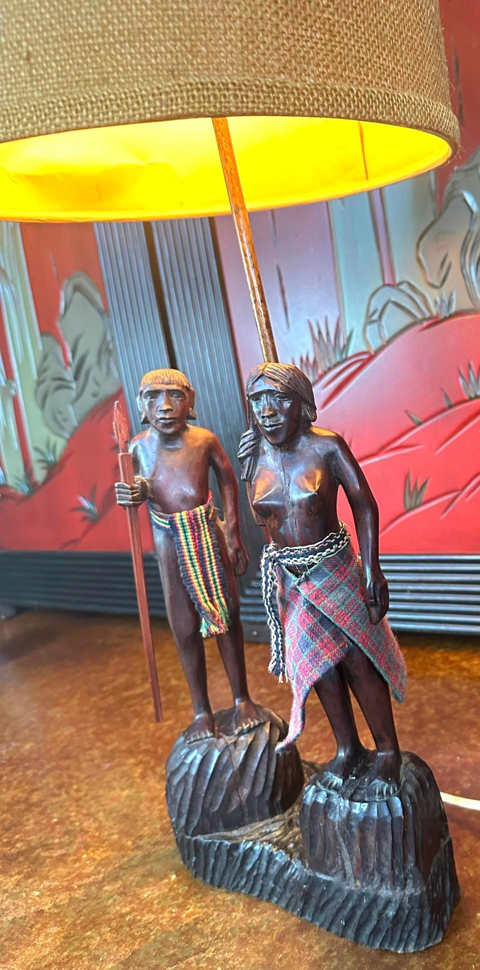 Lampe de couple figurative Masai du milieu du siècle, sculptée à la main en vente 5