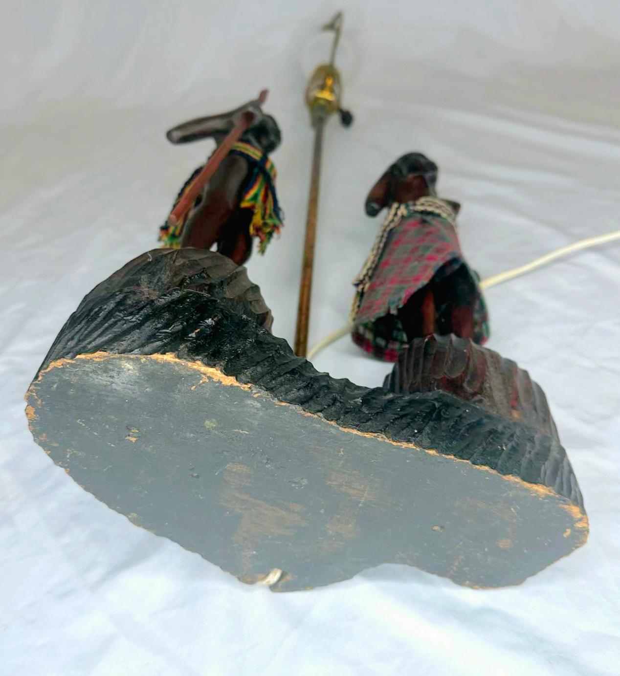 Lampe de couple figurative Masai du milieu du siècle, sculptée à la main en vente 7