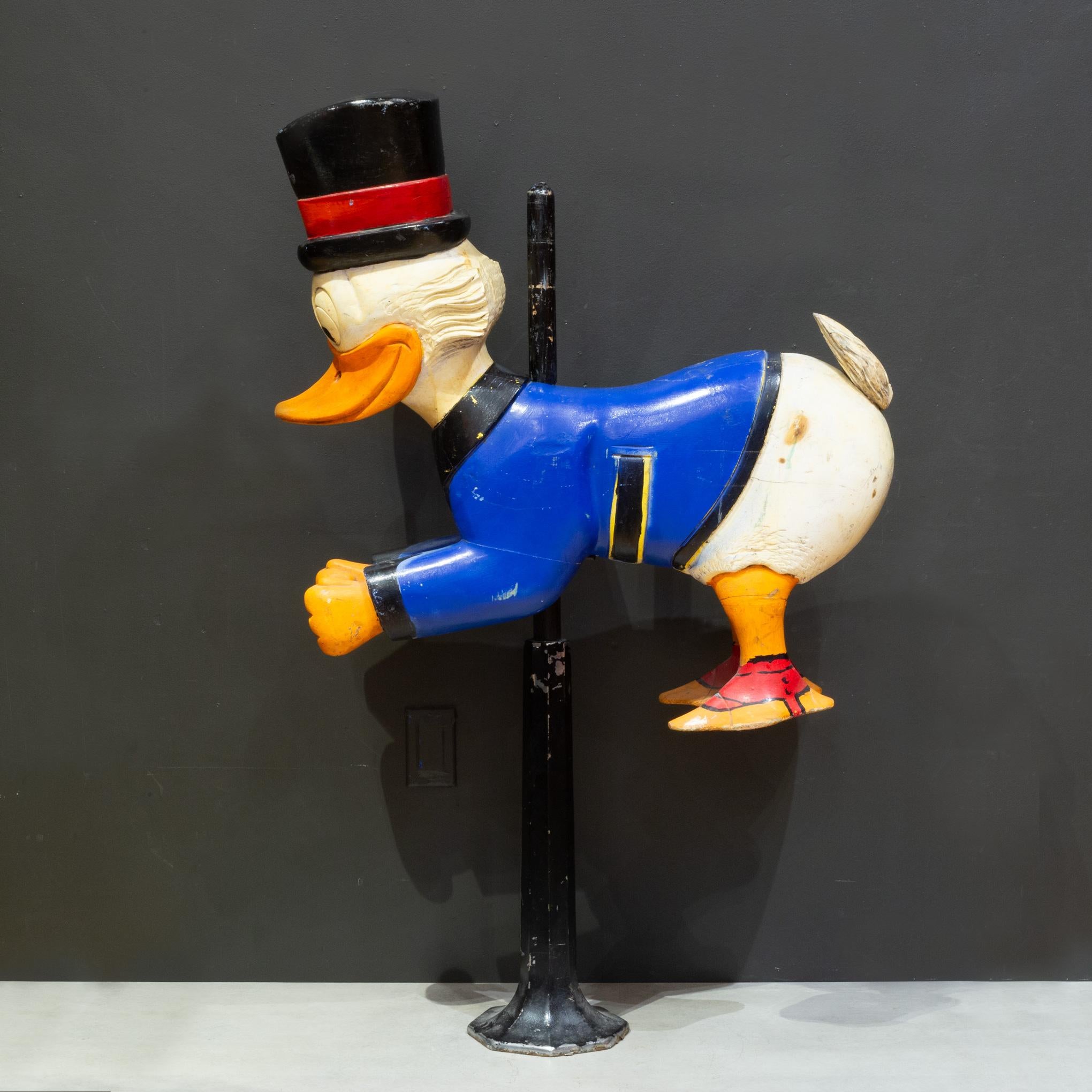 Tallado a mano de mediados de siglo Paseo en carrusel de Scrooge McPato c.1950 en Bueno estado para la venta en San Francisco, CA