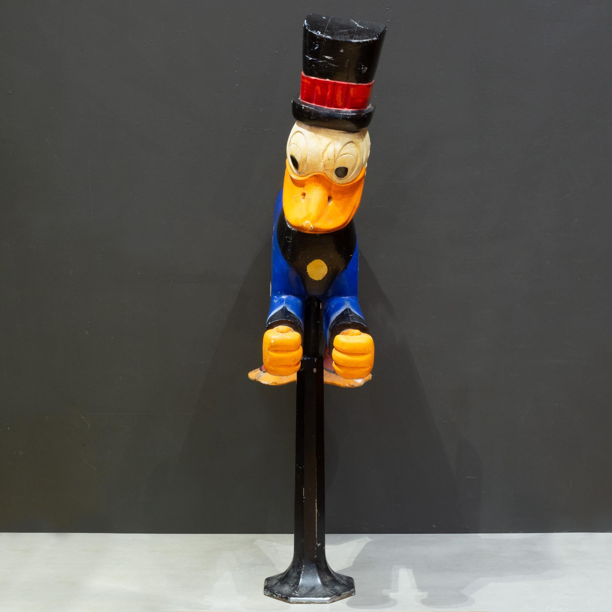 Tallado a mano de mediados de siglo Paseo en carrusel de Scrooge McPato c.1950 Acero en venta