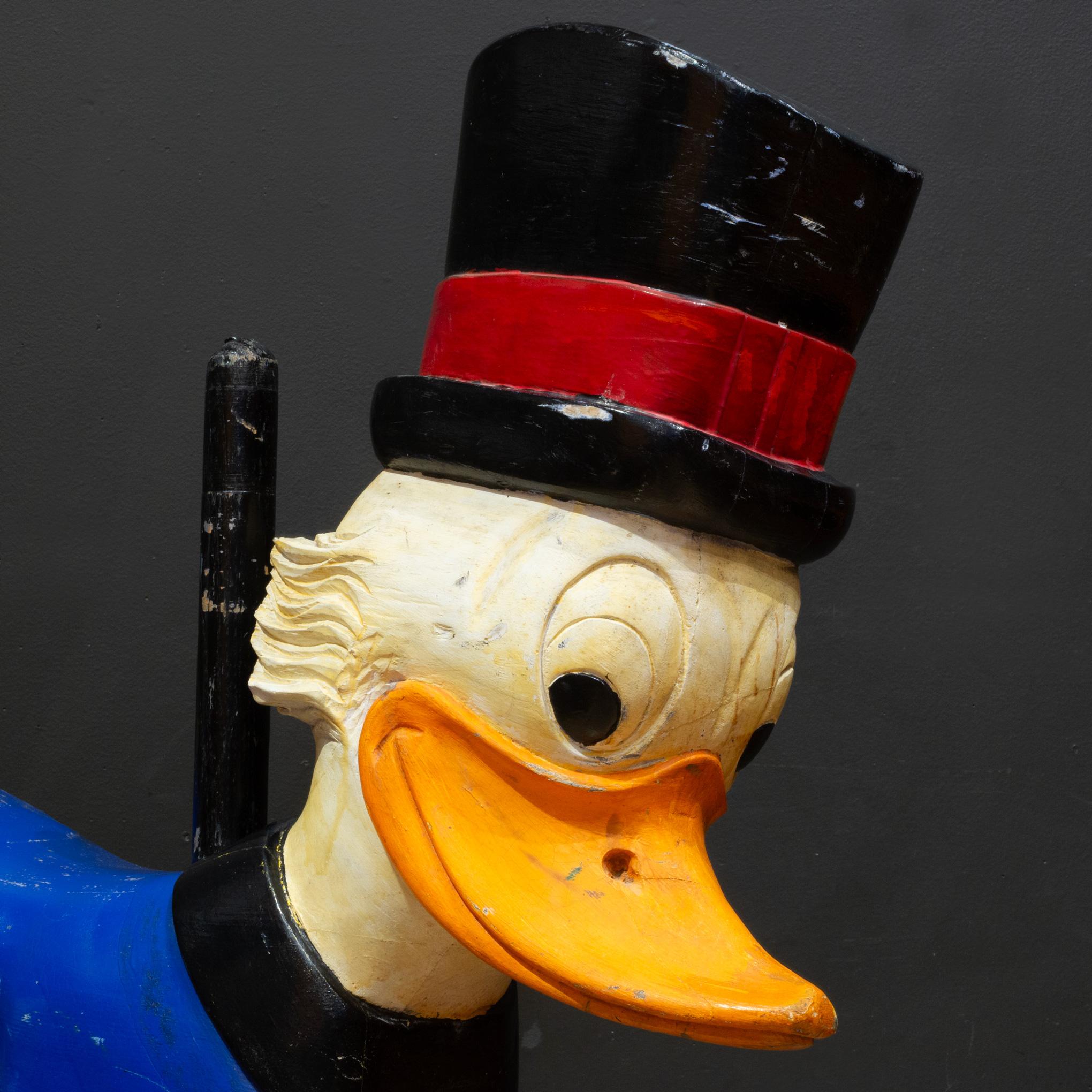 Tallado a mano de mediados de siglo Paseo en carrusel de Scrooge McPato c.1950 en venta 1