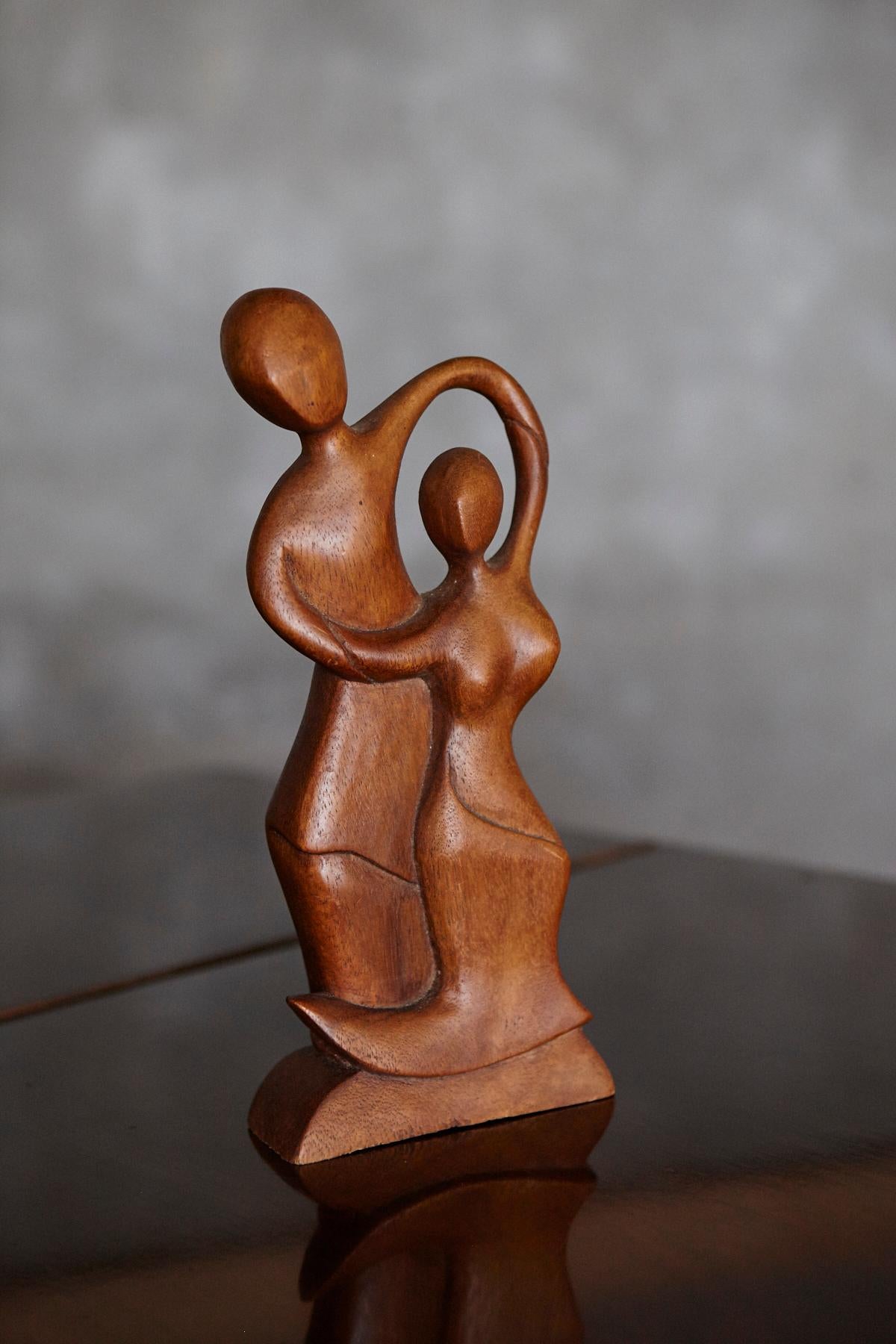 French Mid-Century Hand-Carved Wooden Abstract Dancing Couple Sculpture, 1950s–1960s For Sale