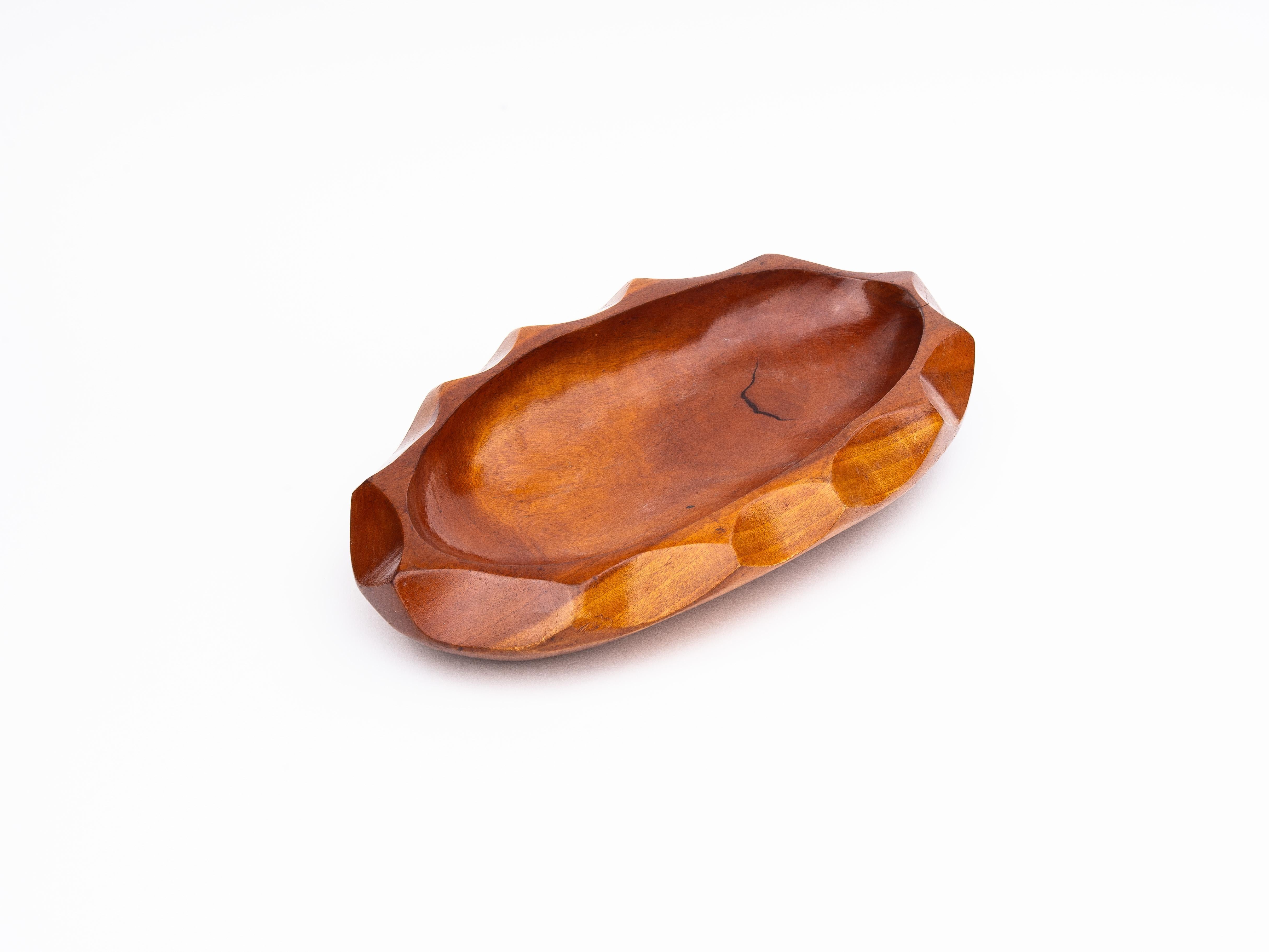 Mid-Century Hand-Carved Wooden Bowl or Dish - Organic Centerpiece - 1970s For Sale 4
