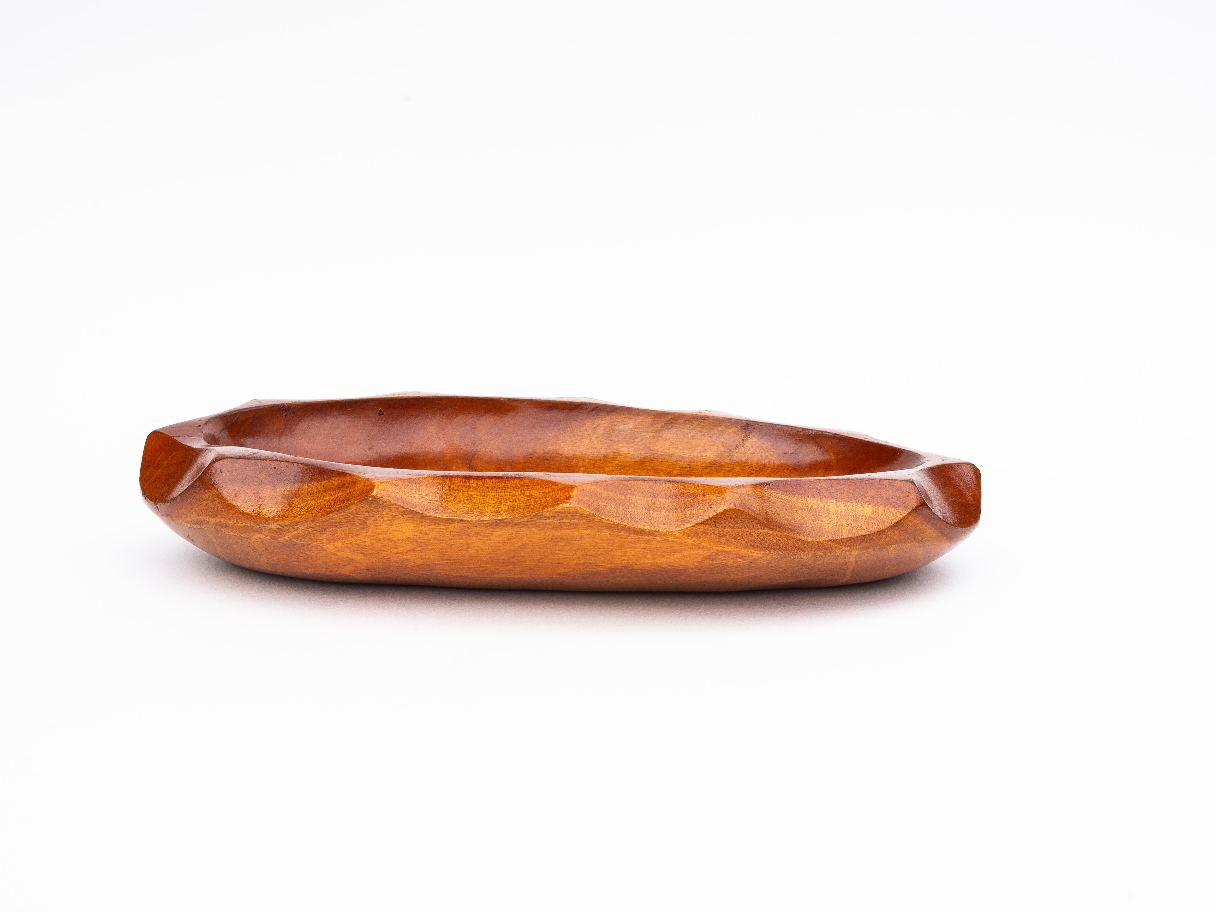 Mid-Century Hand-Carved Wooden Bowl or Dish - Organic Centerpiece - 1970s 

A beautifully hand-carved bowl or decorative centerpiece.

Probably made from solid lignum vitae, prized for its exceptional density, durability, and warm, rich tones.