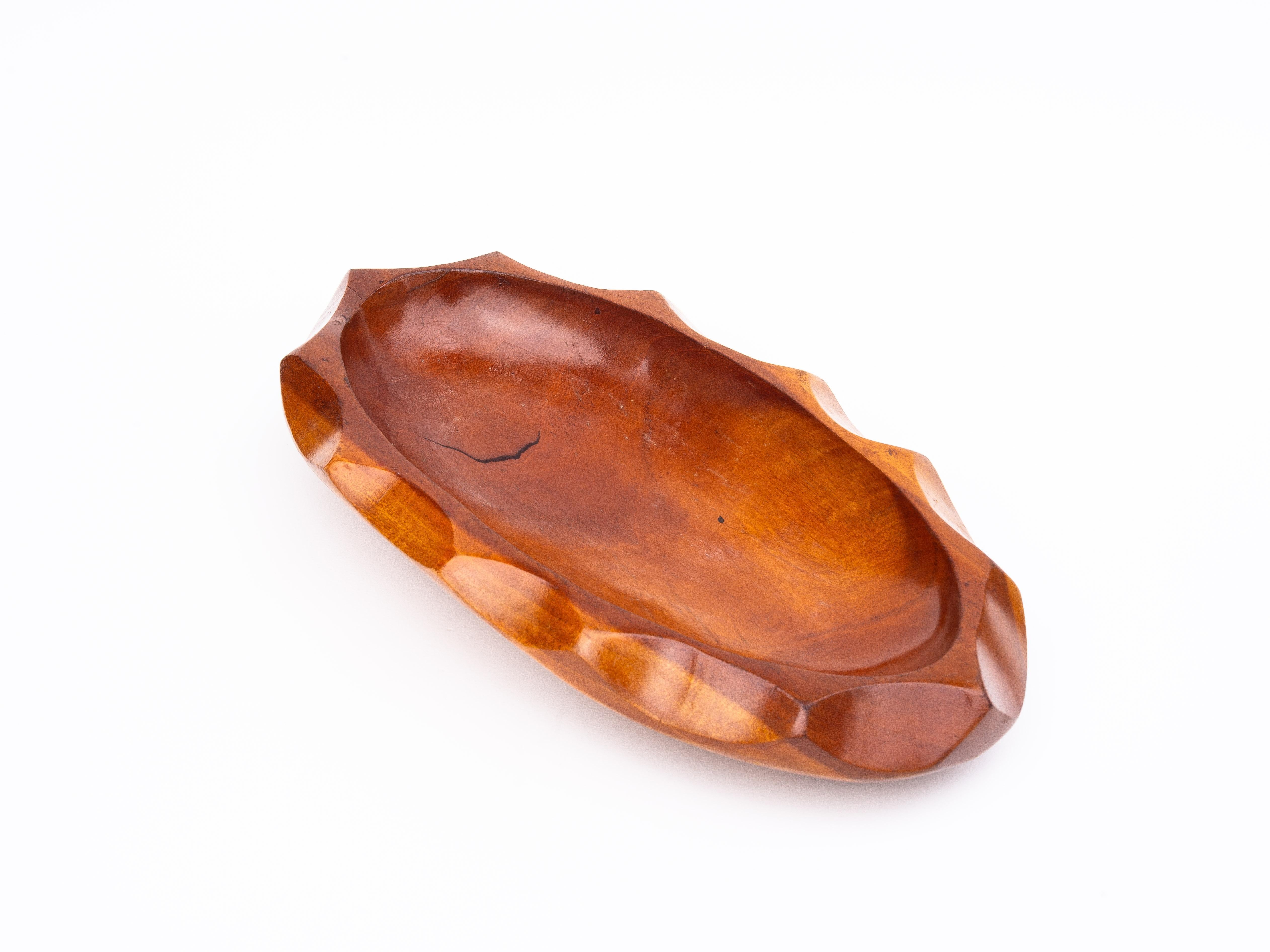 Mid-Century Hand-Carved Wooden Bowl or Dish - Organic Centerpiece - 1970s For Sale 2