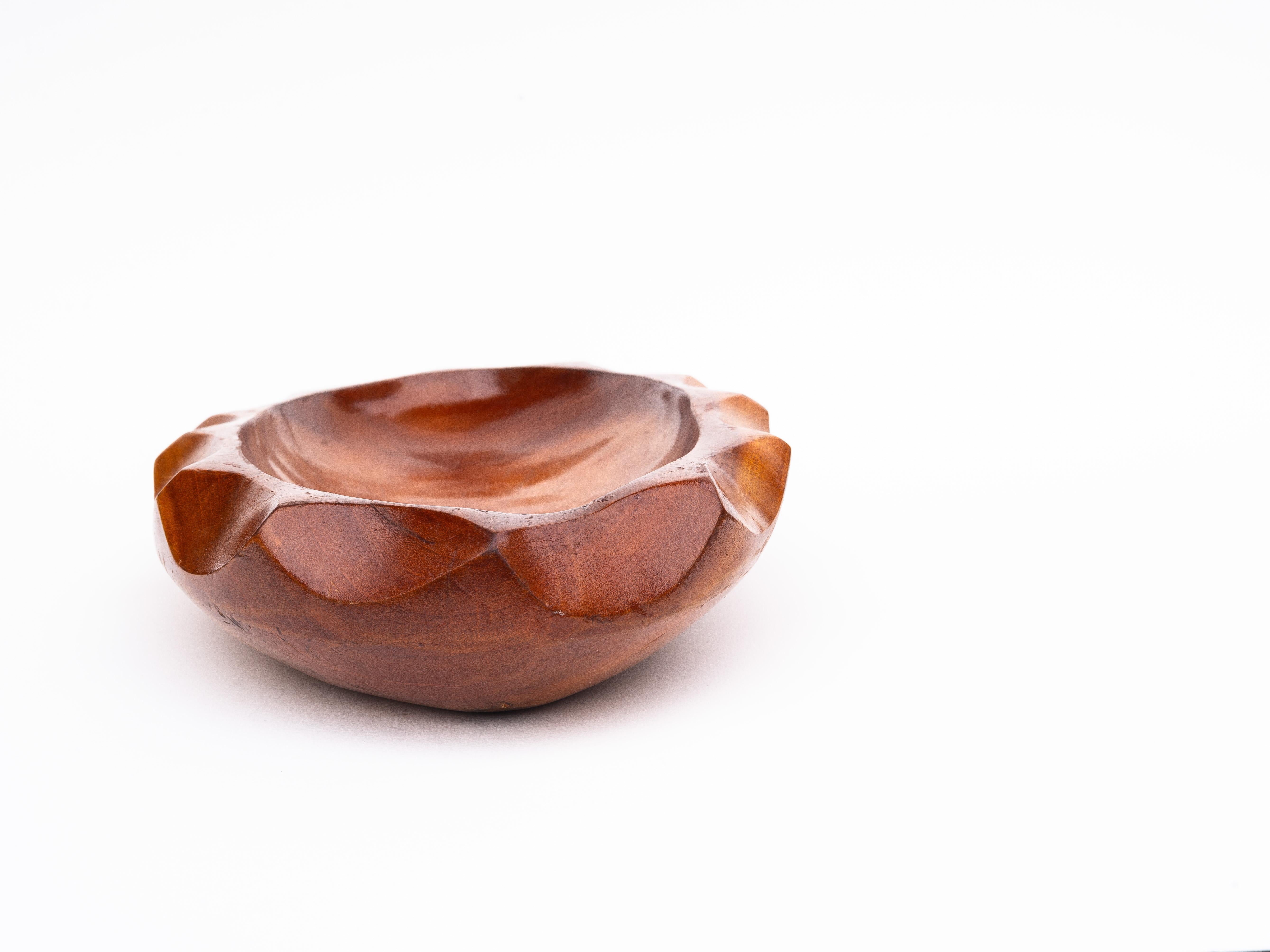 Mid-Century Hand-Carved Wooden Bowl or Dish - Organic Centerpiece - 1970s For Sale 3