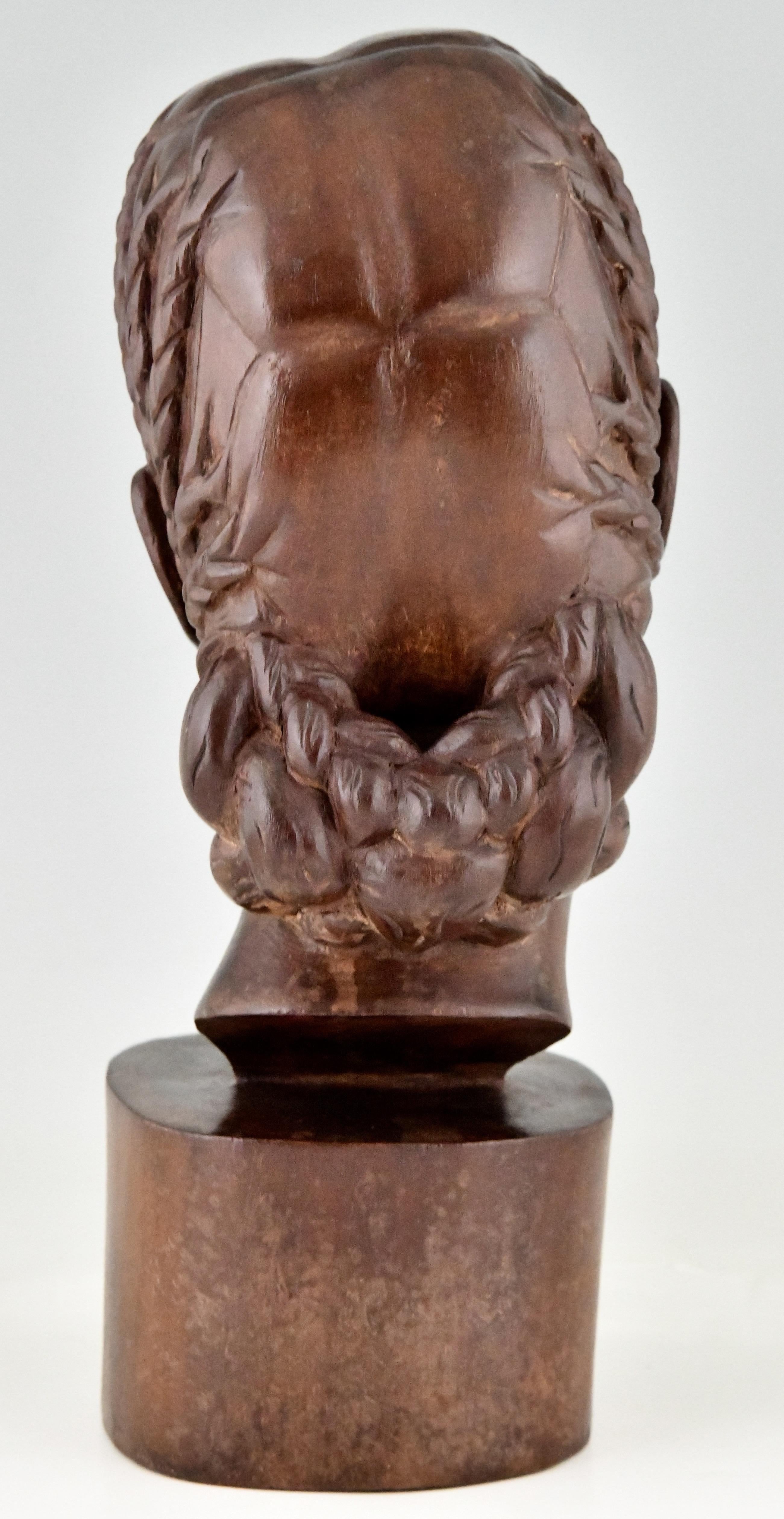 Sculpture en bois sculptée à la main de la beauté africaine du milieu du siècle dernier par A. Ramarson, 1959 Bon état - En vente à Antwerp, BE