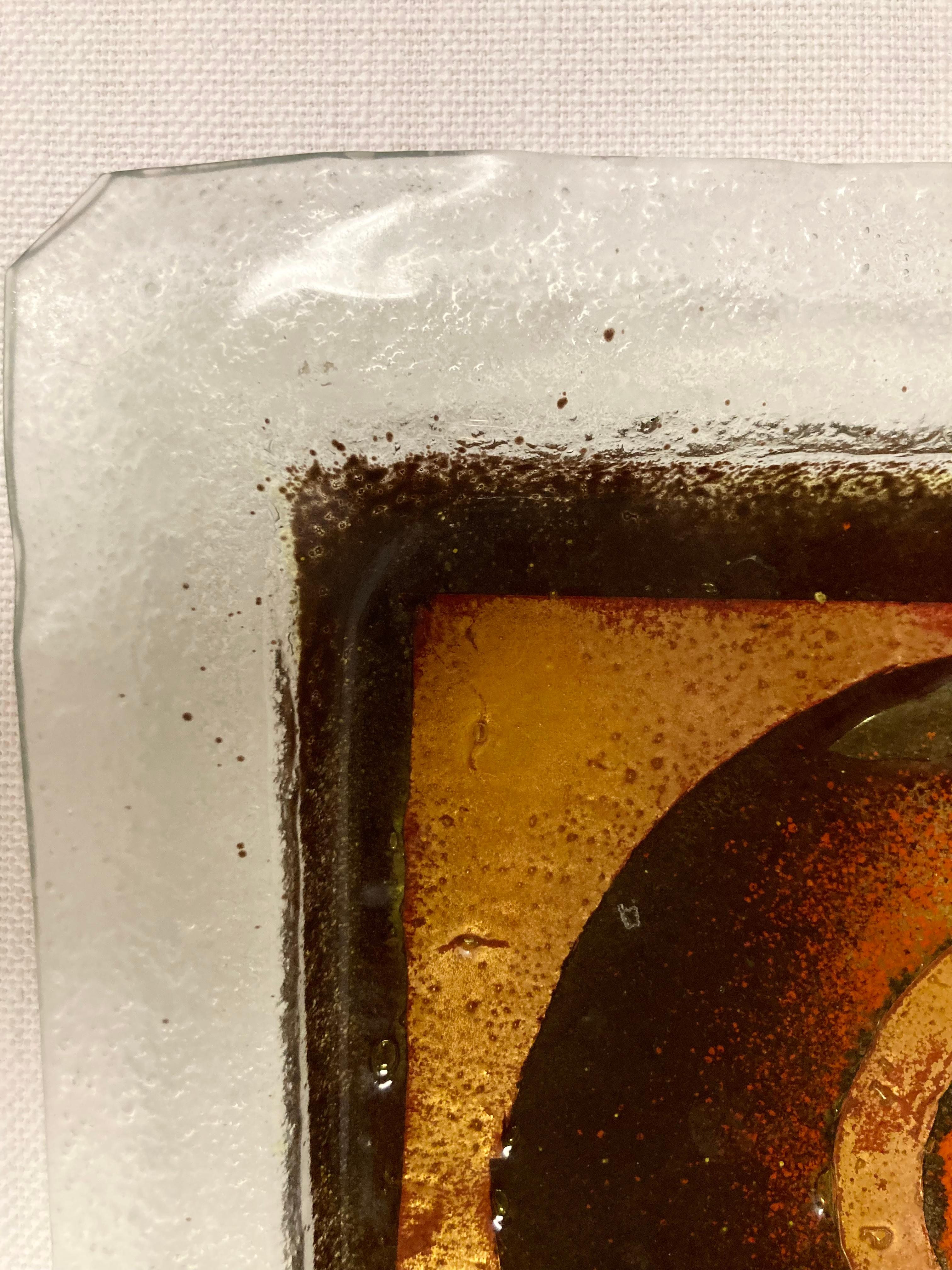 Piatto da portata dorato e dipinto a mano della metà del secolo scorso In condizioni discrete in vendita a Bridgeport, CT