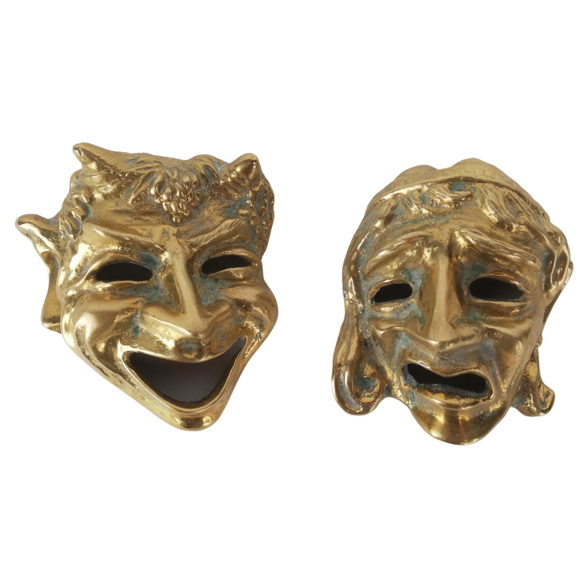 Handgefertigte Maske aus der Mitte des Jahrhunderts, die Komik und Tragödie des griechischen Theaters darstellt im Angebot