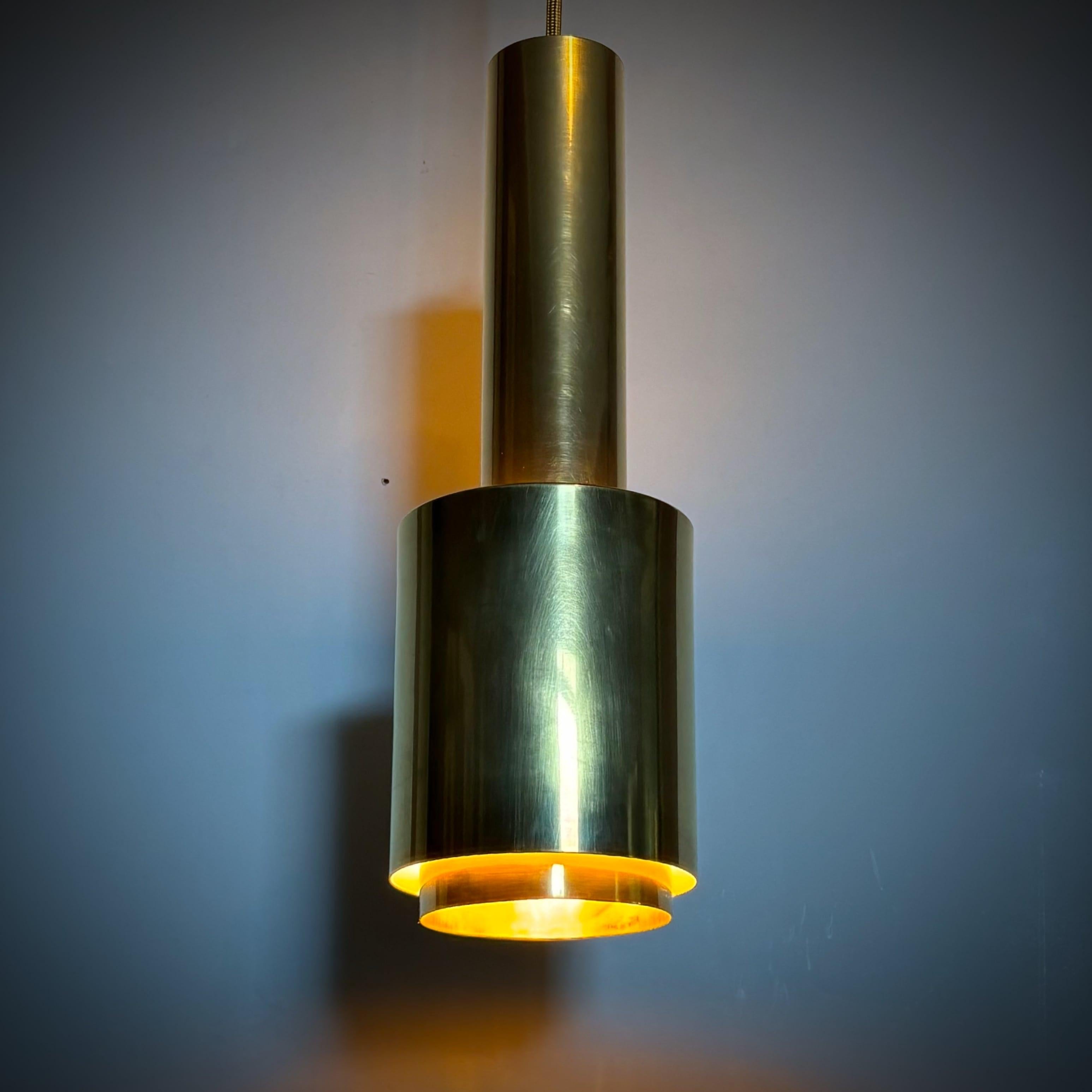 Scandinavo moderno Lampada a sospensione a granata di metà secolo, ottone massiccio, design scandinavo, anni '50 in vendita