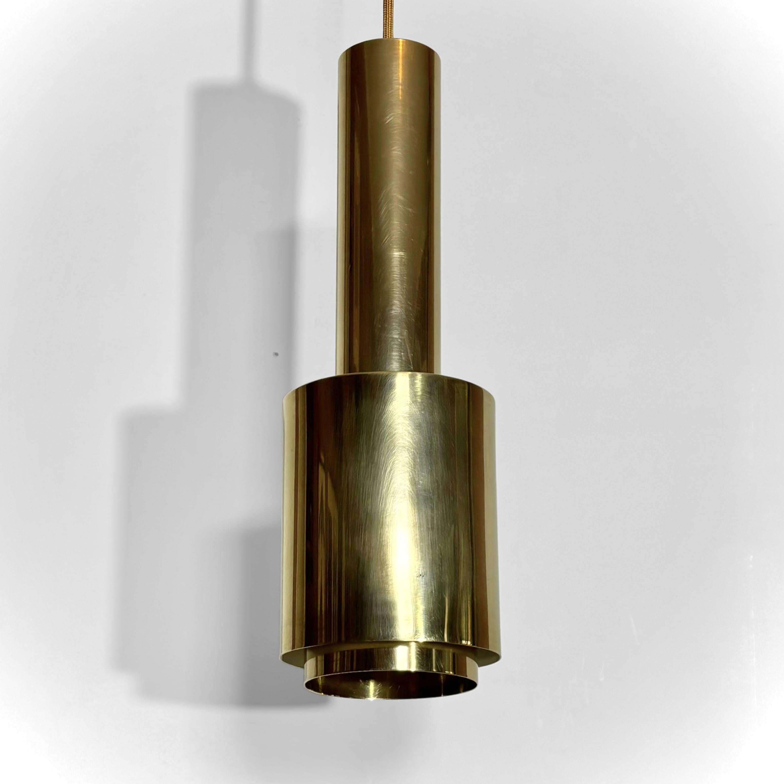 Metà XX secolo Lampada a sospensione a granata di metà secolo, ottone massiccio, design scandinavo, anni '50 in vendita