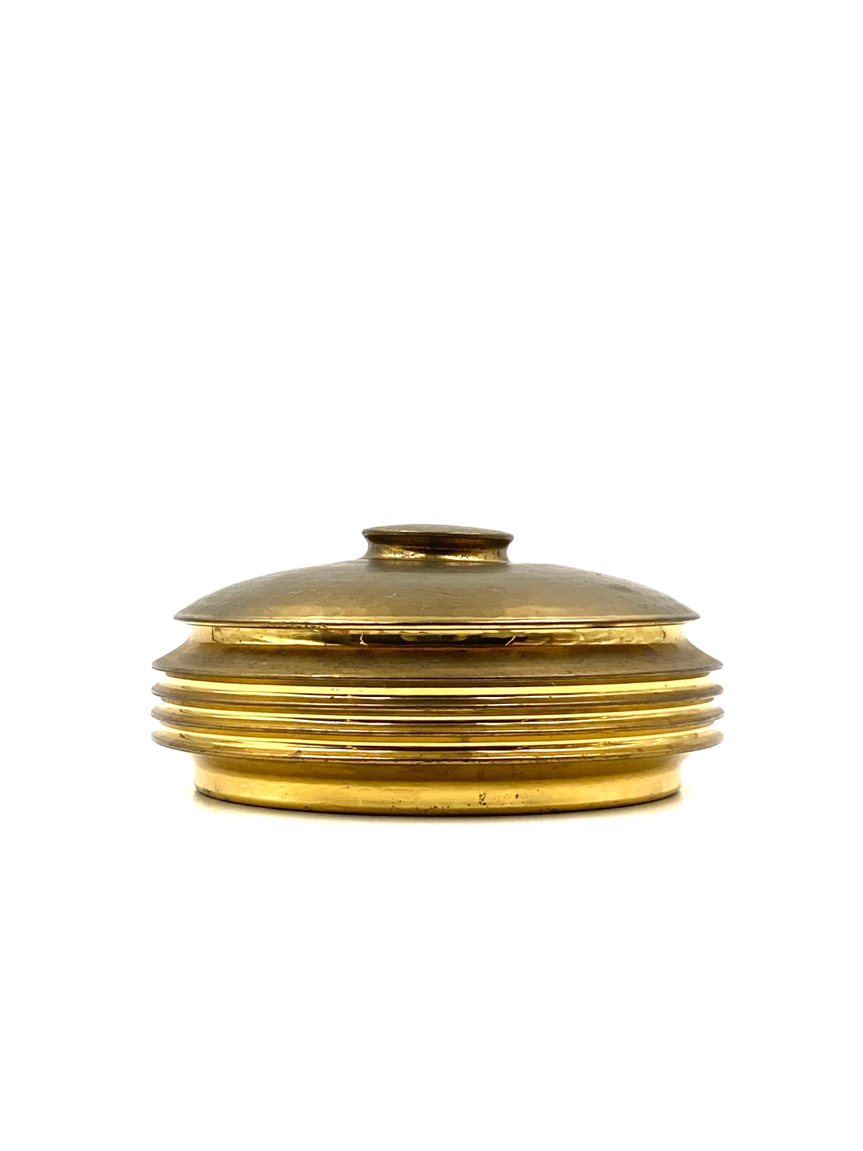 Mid-century  hand-hammered brass box, Zanetto Padova Italy 1970s For Sale 4