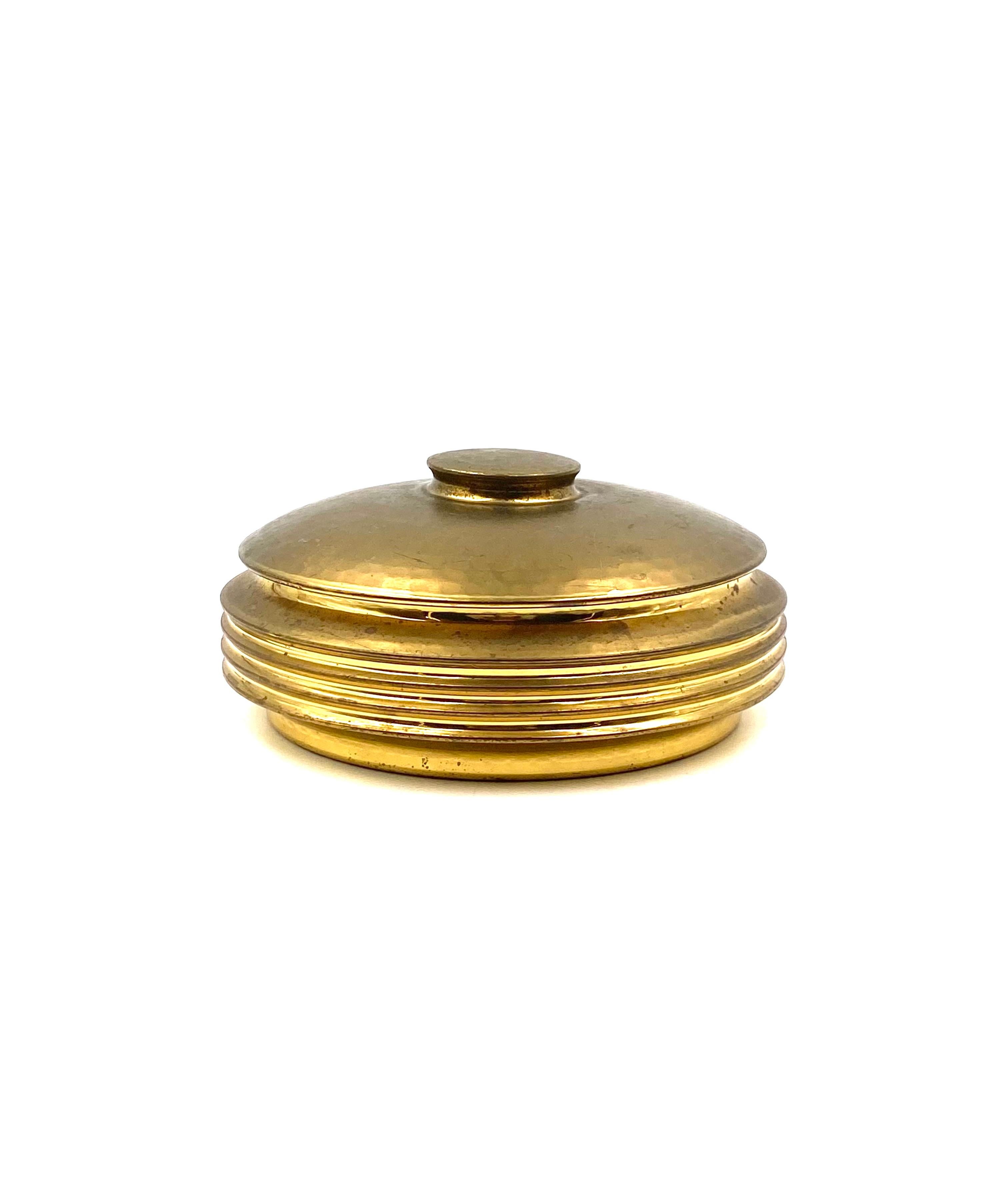 Hollywood Regency Mid-century  hand-hammered brass box, Zanetto Padova Italy 1970s For Sale