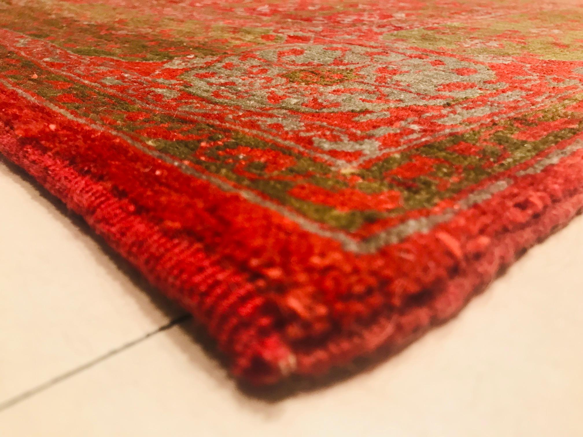 20th Century Hand-Knitted in Wool Rug or Carpet in Red and Green Colors For Sale 2