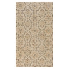 Tappeto turco di metà secolo annodato a mano con design floreale, colori tenui