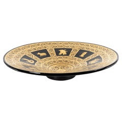 Assiette du milieu du siècle laquée à la main avec des signes du zodiaque du Myanmar