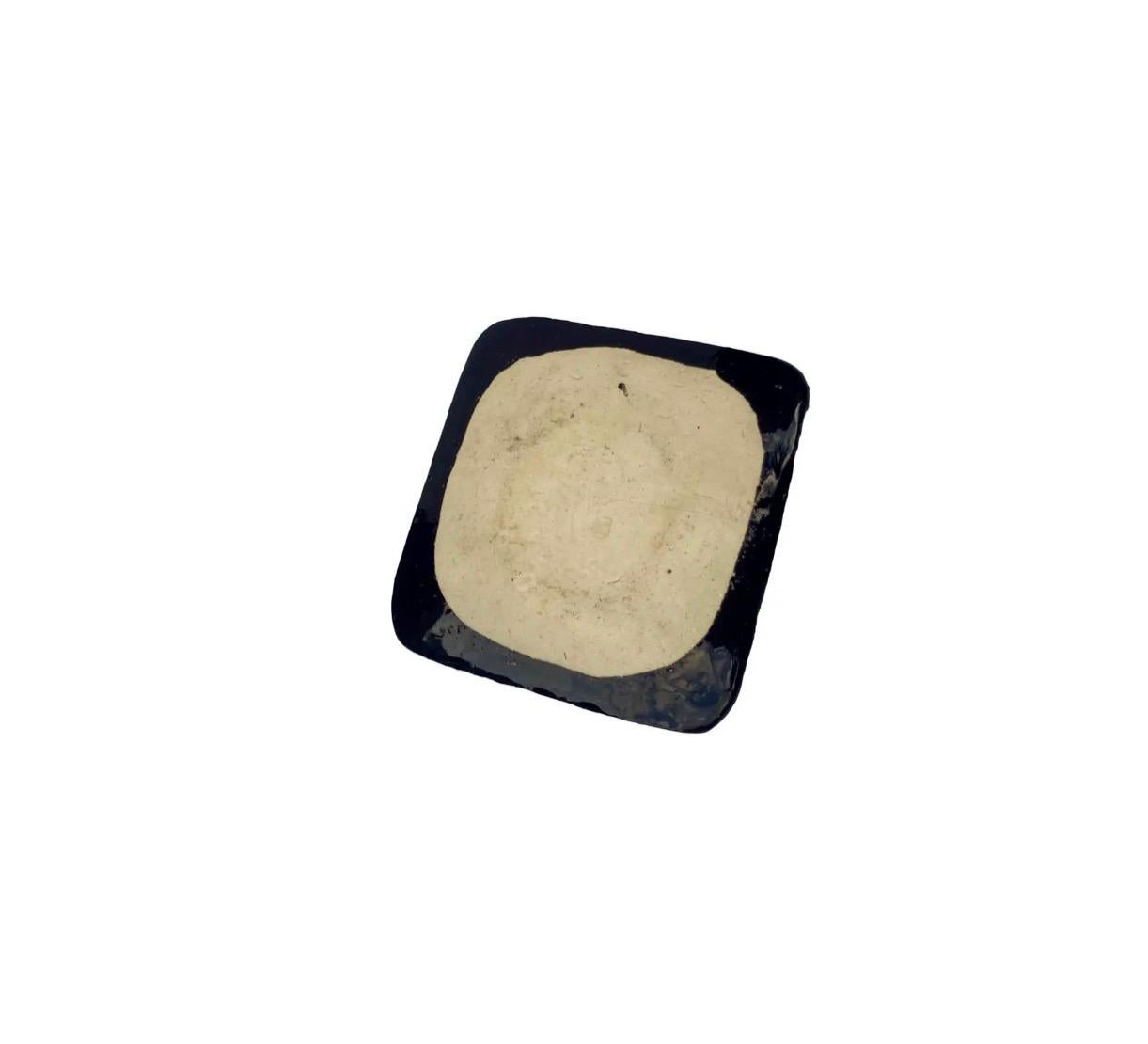 Cendrier noir en céramique du milieu du siècle, fait à la main Bon état - En vente à Malibu, CA