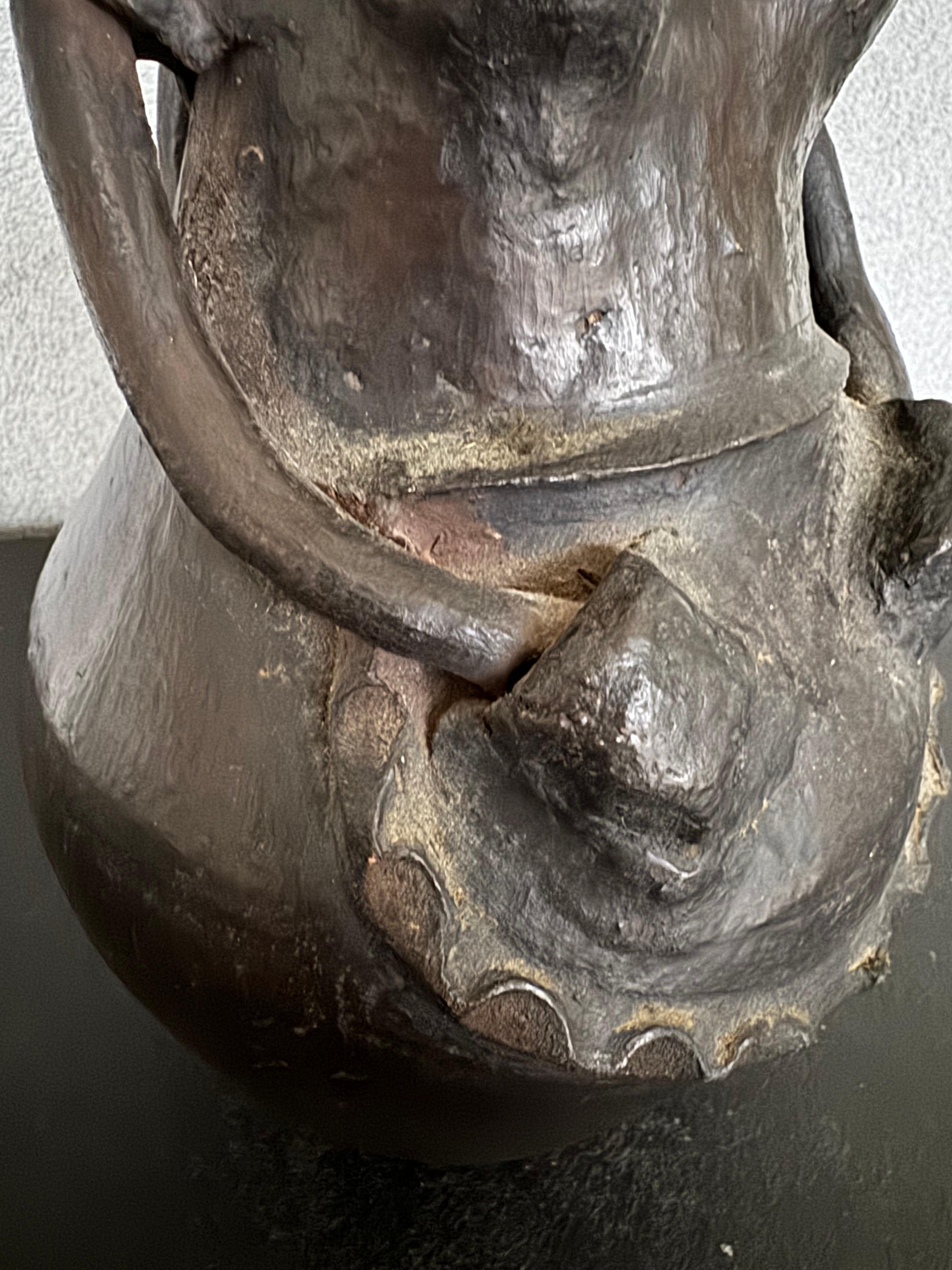 20ième siècle Pichet en poterie Hand Made du milieu du siècle Forme féminine en vente