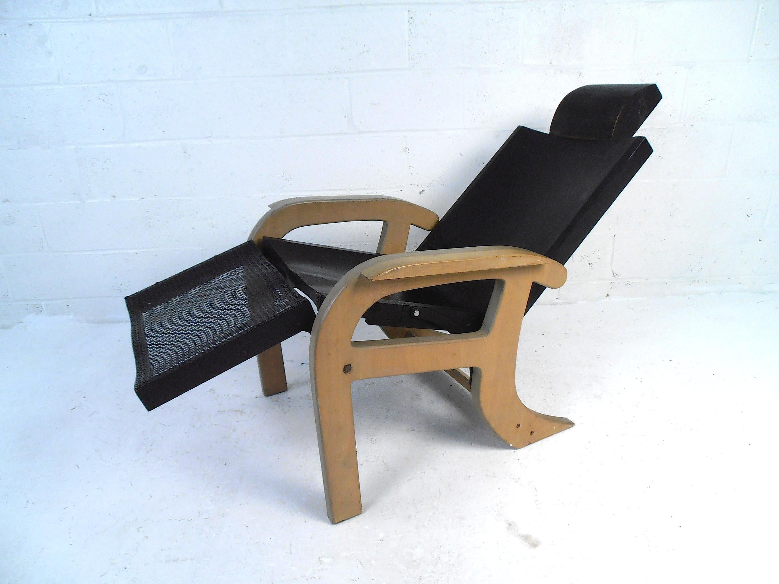 Midcentury Handmade Reclining Chair In Good Condition For Sale In Brooklyn, NY