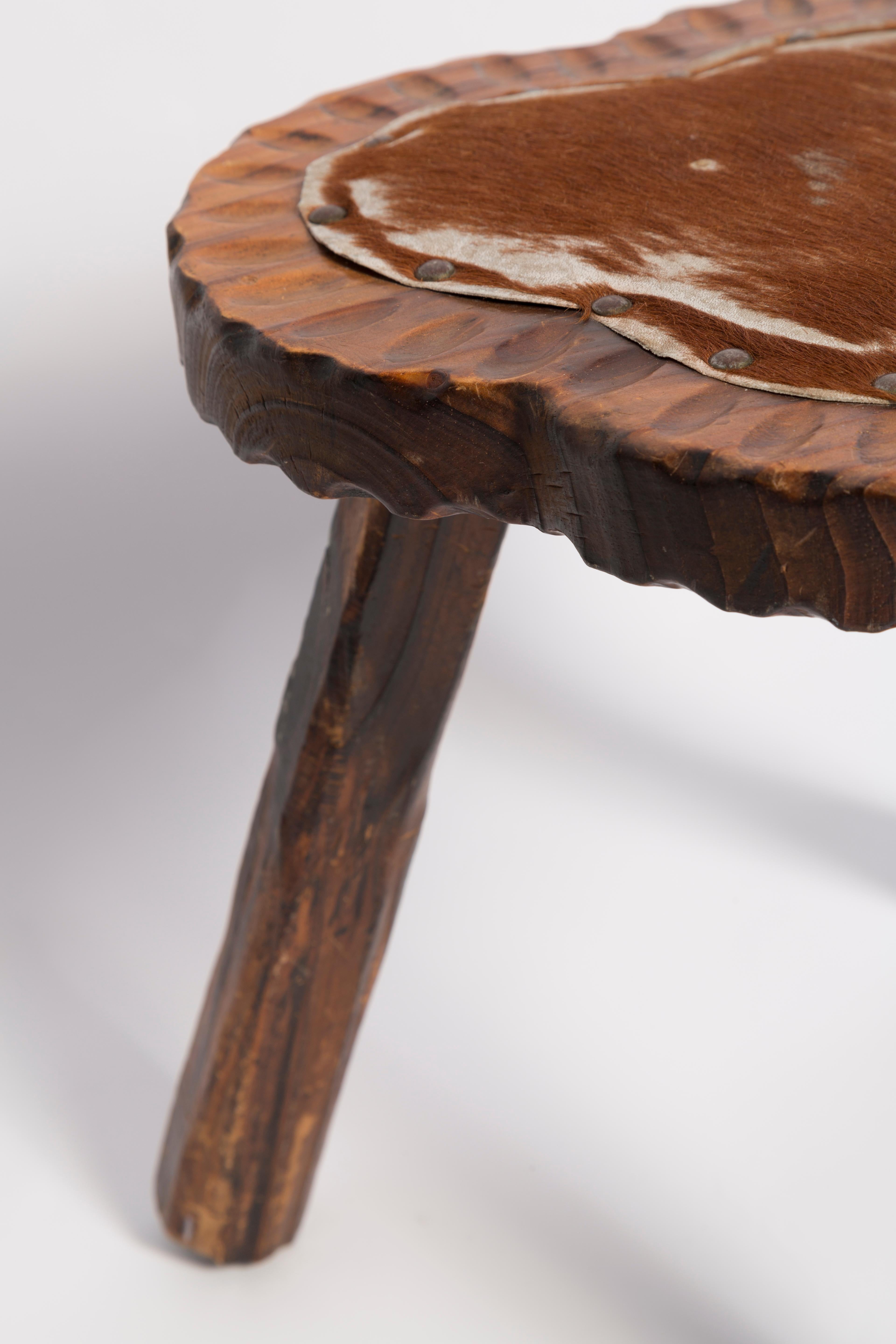 Mid Century Hand Made Vintage Stool, Wood and Cow Fur, France, 1960 In Good Condition For Sale In 05-080 Hornowek, PL