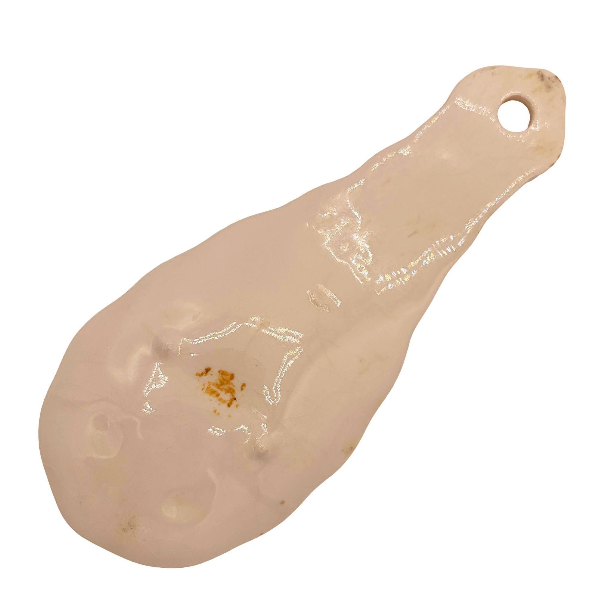 Milieu du XXe siècle Mid-century Hand Painted 3d Flamingo on a Tropical Beach Themed Spoon Rest en vente
