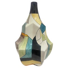 Grand vase en céramique abstraite du milieu du siècle peint à la main