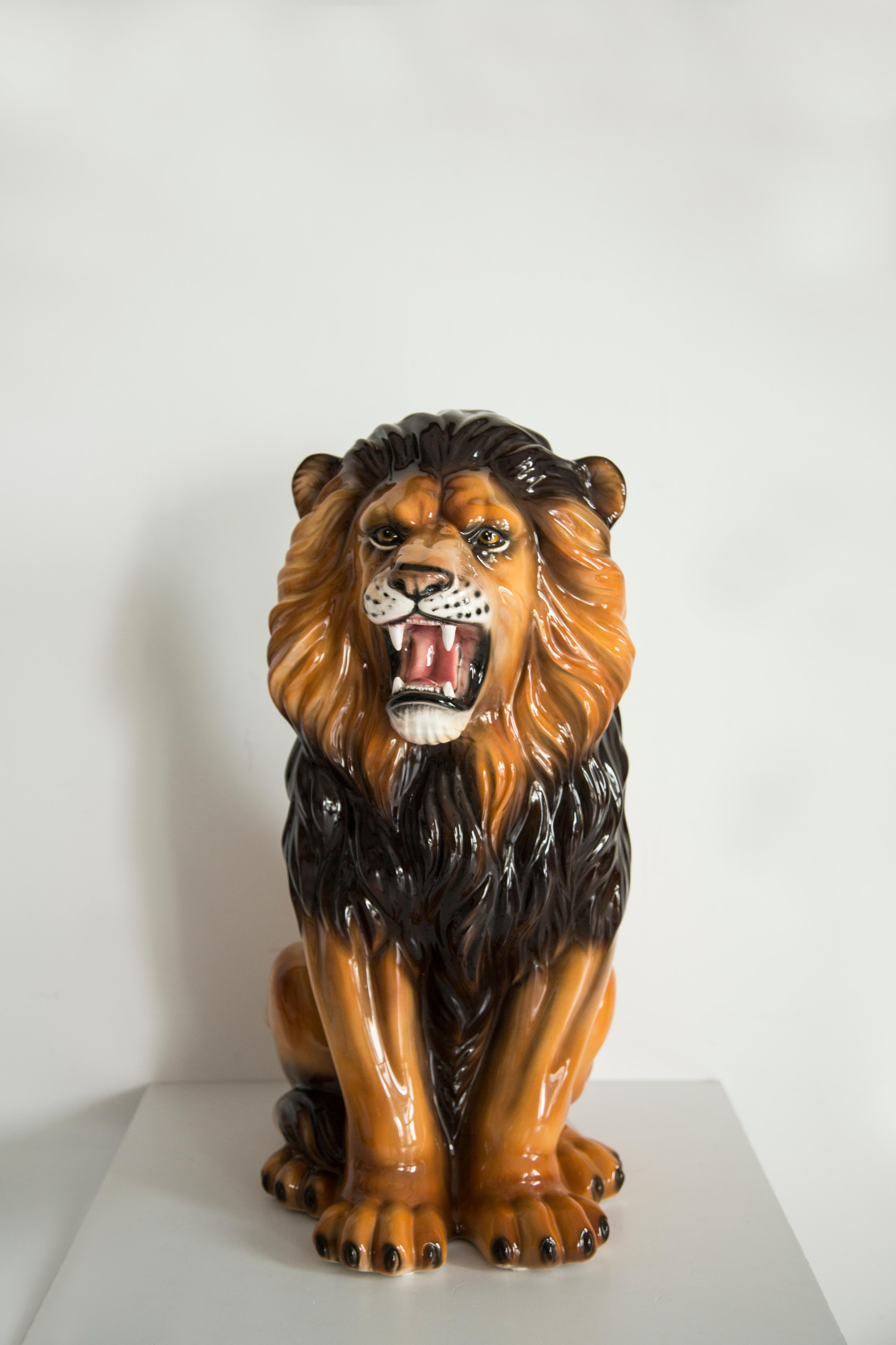 Handbemalte Löwenskulptur aus Keramik aus der Mitte des Jahrhunderts, Italien, 1960er Jahre (Italienisch) im Angebot