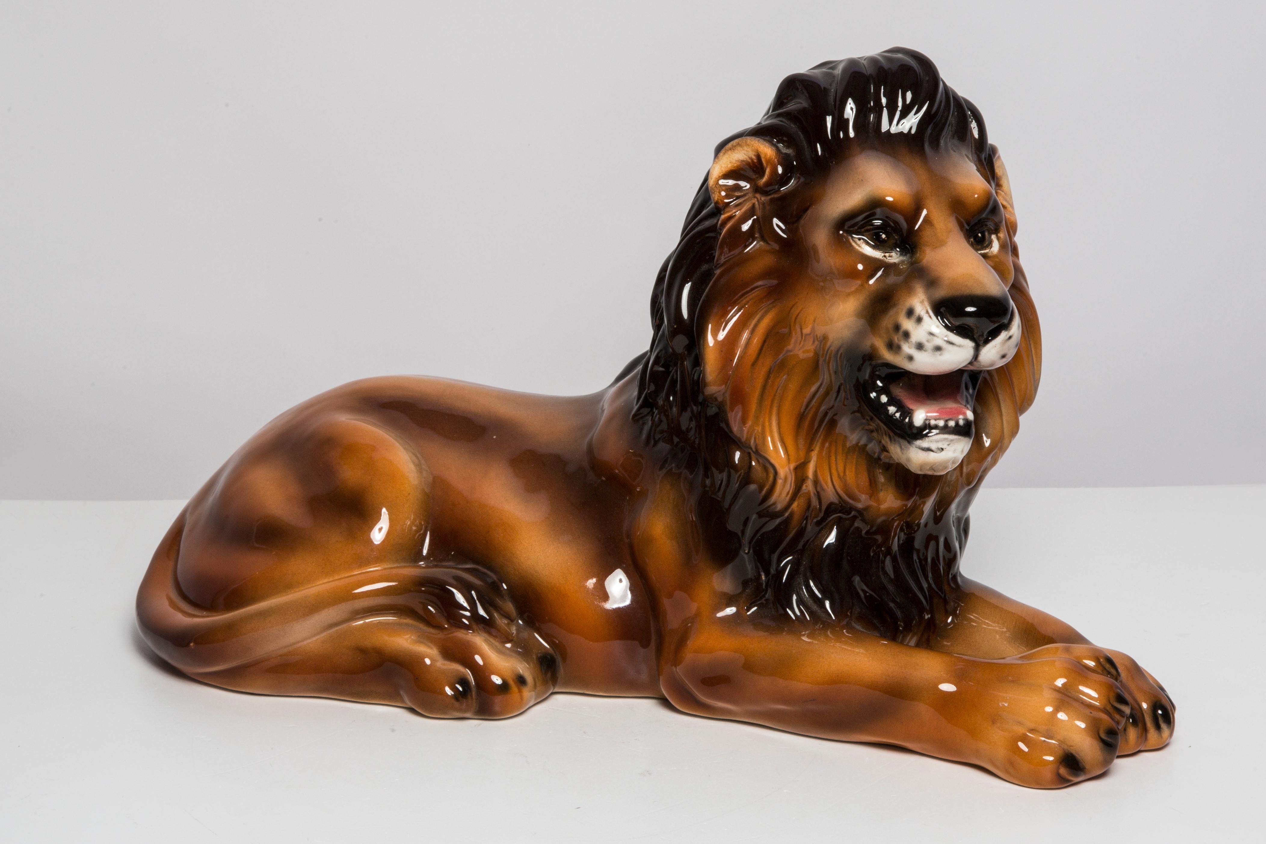 Handbemalte Löwenskulptur aus Keramik aus der Mitte des Jahrhunderts, Italien, 1960er Jahre (20. Jahrhundert) im Angebot