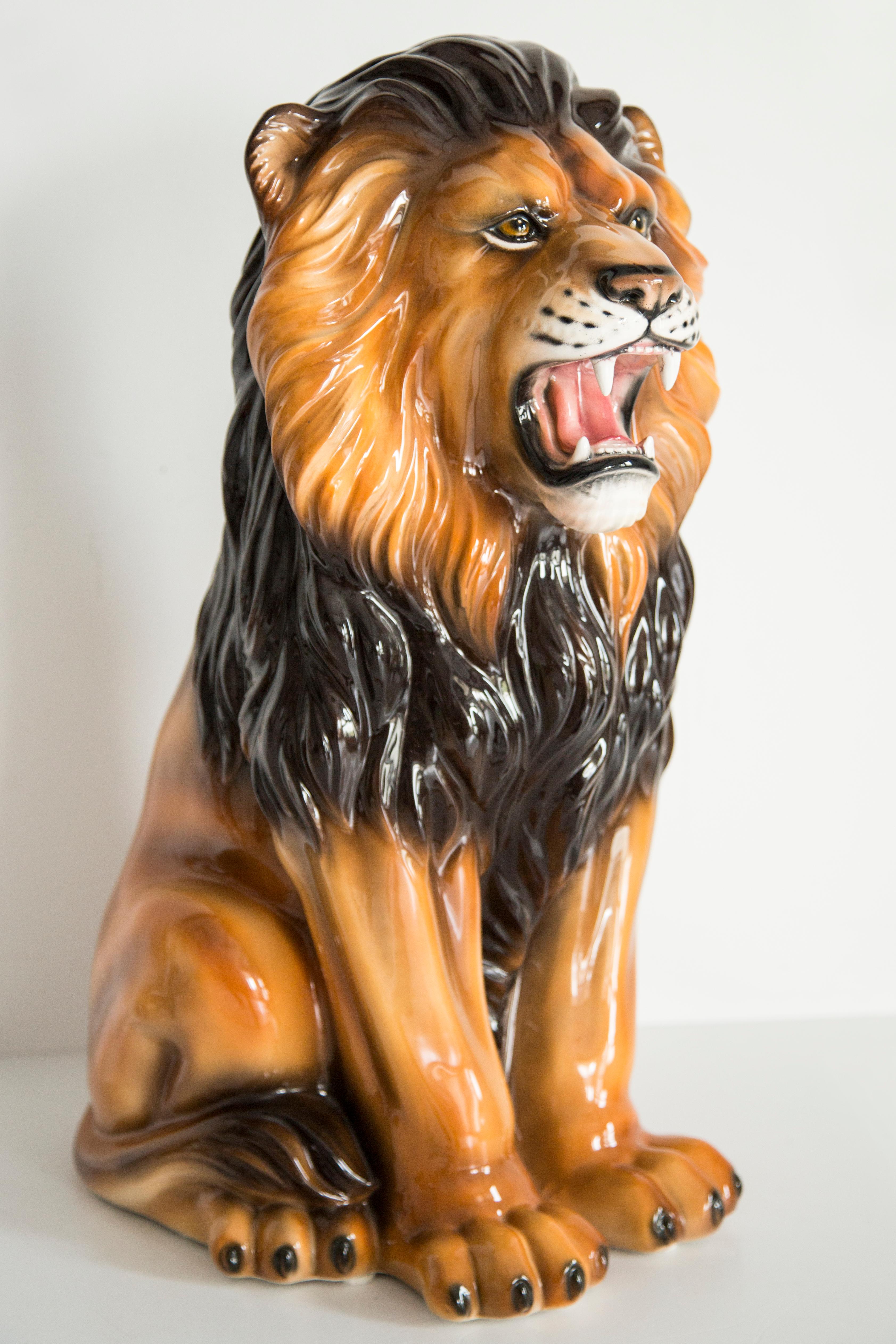 Handbemalte Löwenskulptur aus Keramik aus der Mitte des Jahrhunderts, Italien, 1960er Jahre (20. Jahrhundert) im Angebot