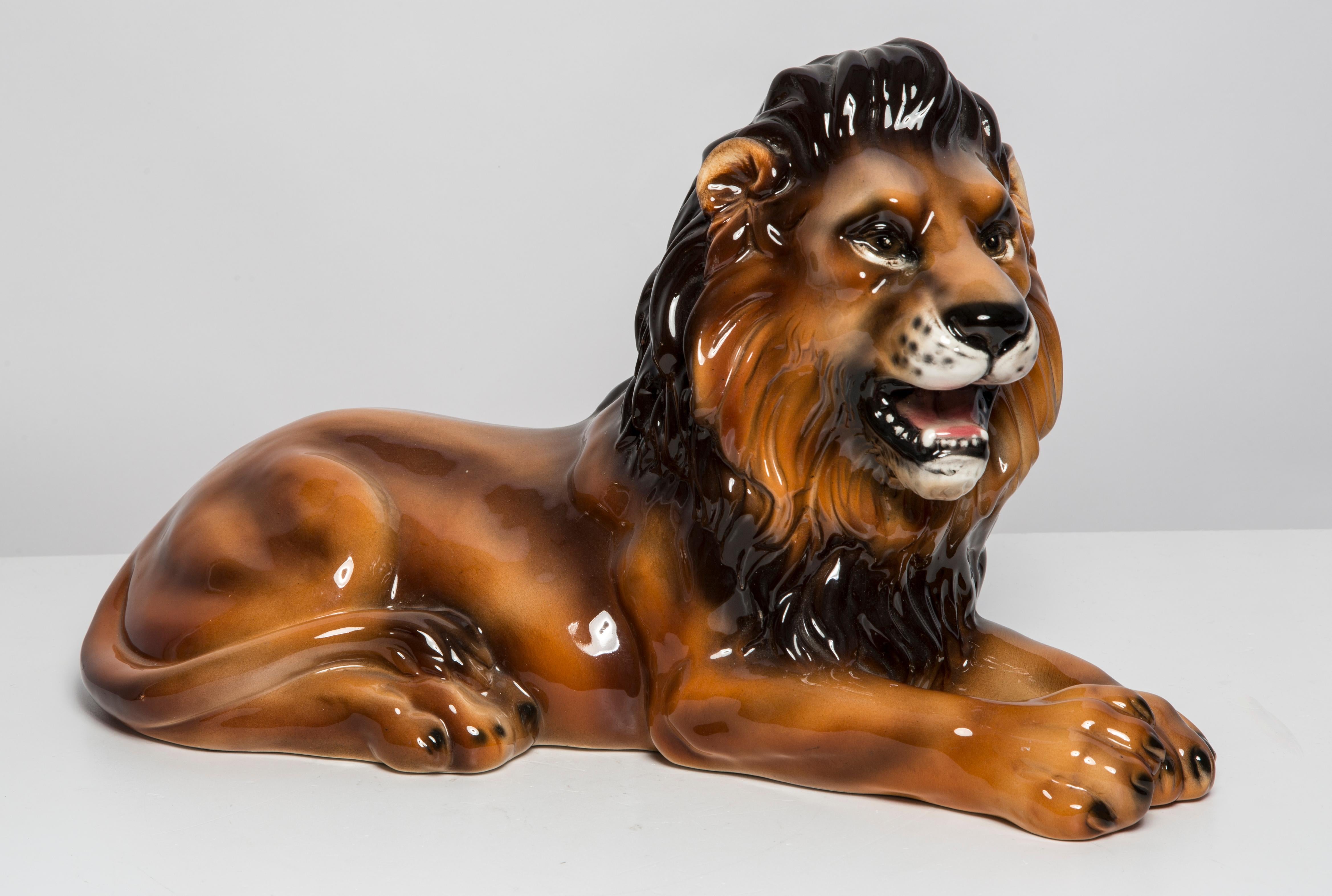 Handbemalte Löwenskulptur aus Keramik aus der Mitte des Jahrhunderts, Italien, 1960er Jahre im Angebot 1