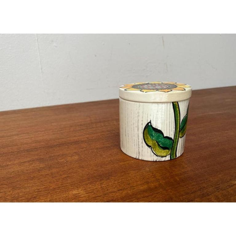 Caja girasol de cerámica pintada a mano de mediados de siglo con tapa de Gallo, años 60 en venta 1