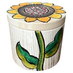 Caja girasol de cerámica pintada a mano de mediados de siglo con tapa de Gallo, años 60