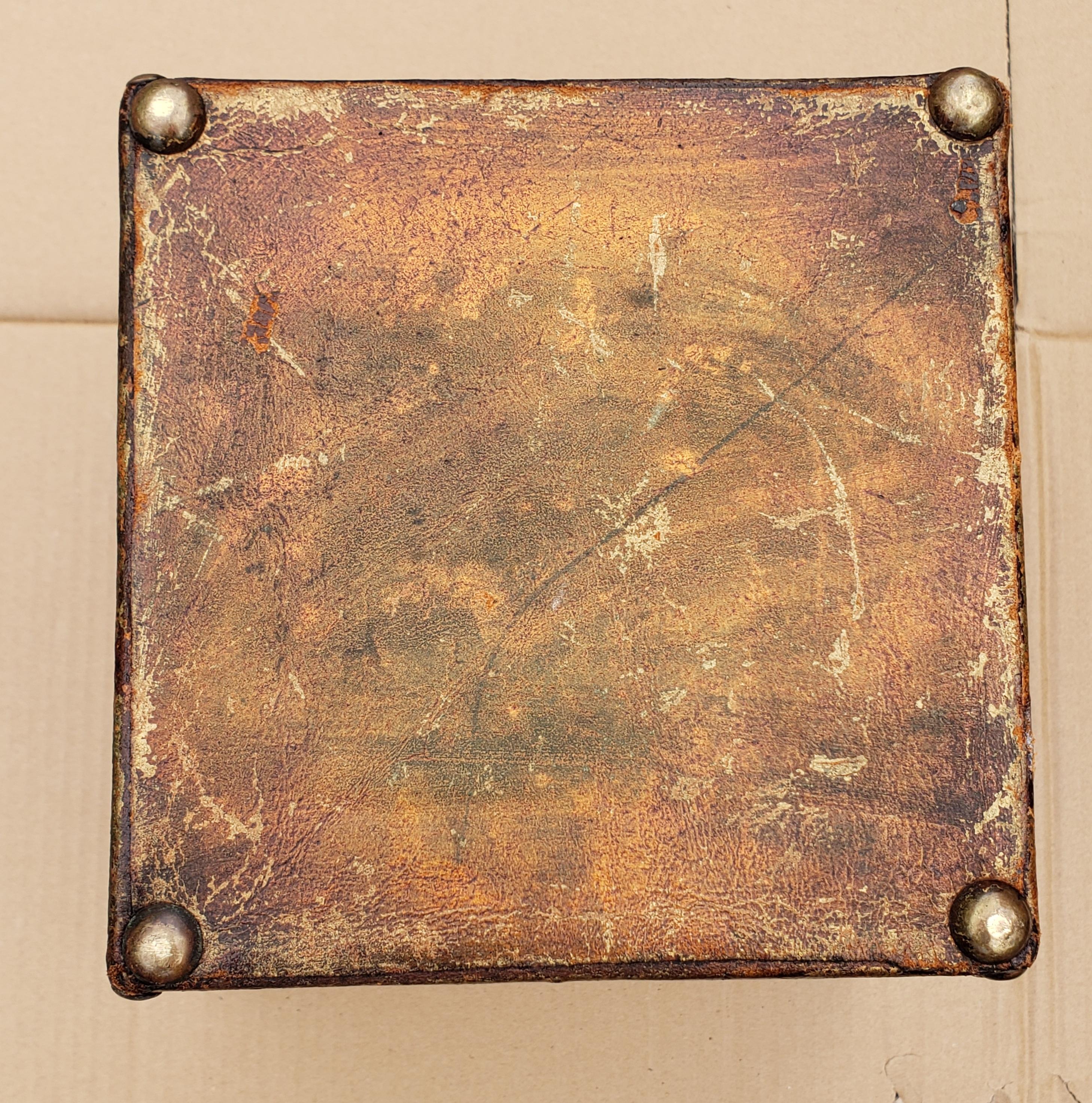 Handbemalter quadratischer Abfalleimer oder Pflanzgefäß aus Leder aus der Jahrhundertmitte (Metall)
