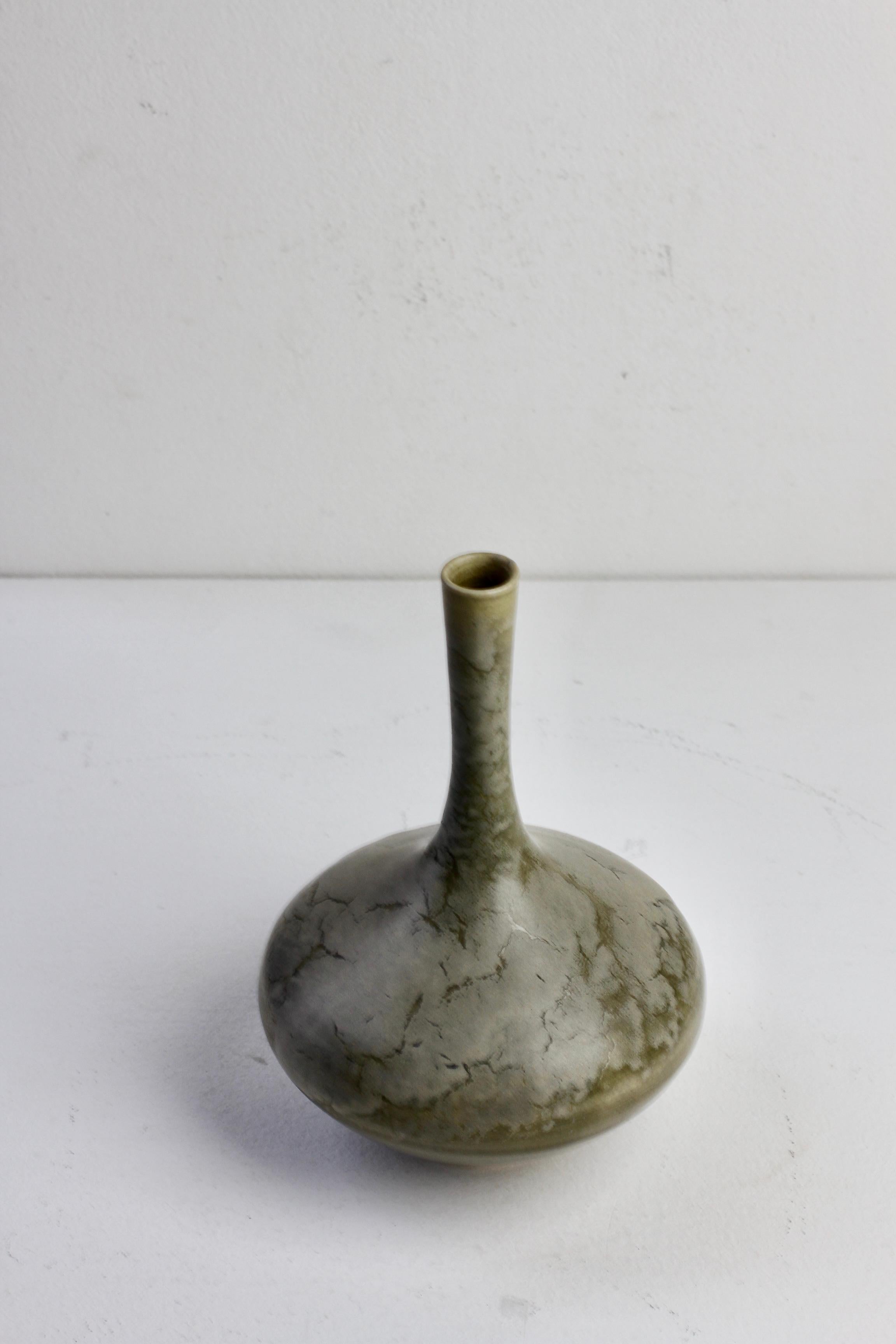 Vaso in Studio Pottery di Görge Hohlt, circa anni '70, realizzato a mano e smaltato. in vendita 2
