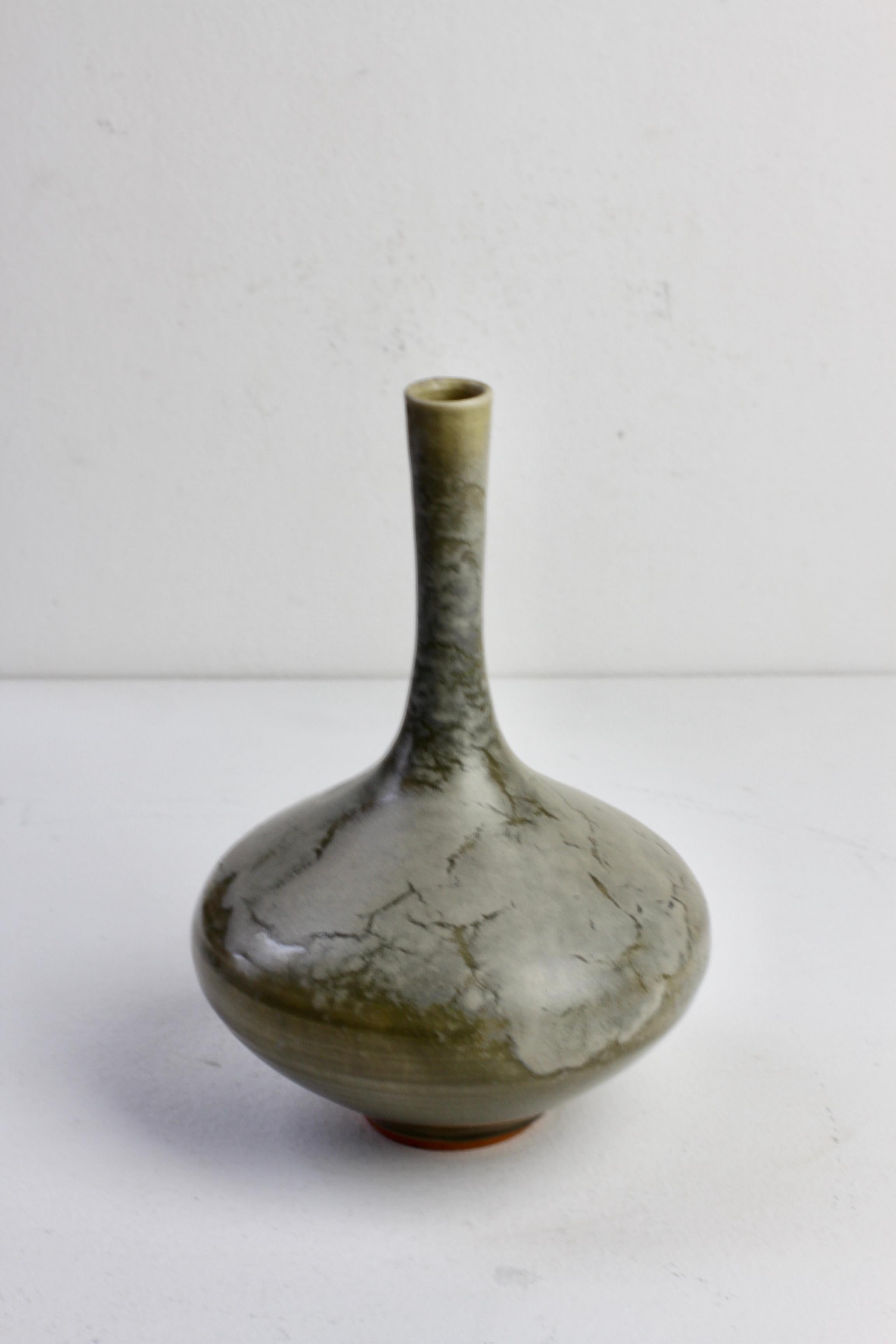 Mid-Century moderno Vaso in Studio Pottery di Görge Hohlt, circa anni '70, realizzato a mano e smaltato. in vendita